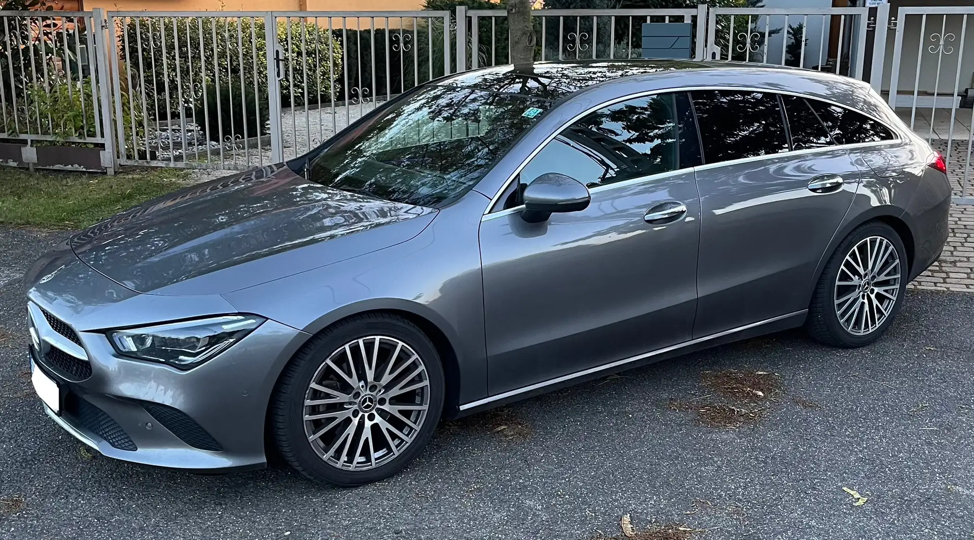 Mercedes-Benz CLA 200 CLA 200 d Shooting Brake Aut. Grau - 2