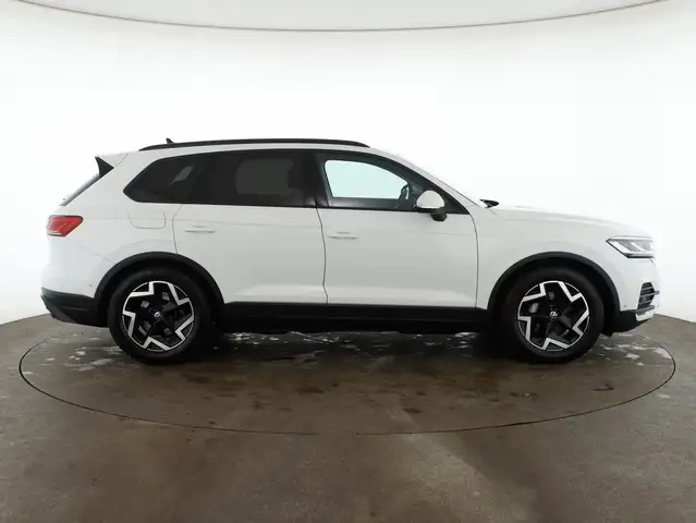 Volkswagen Touareg view 7