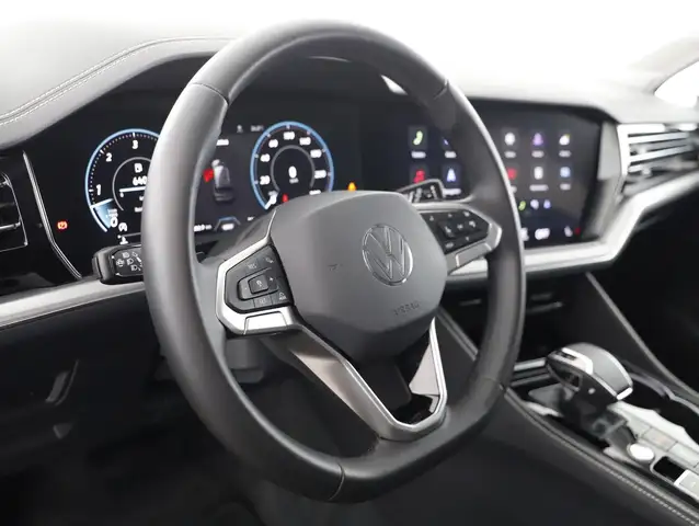 Volkswagen Touareg view 13