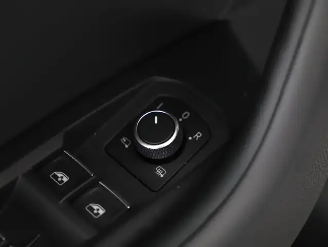 Volkswagen Touareg view 11
