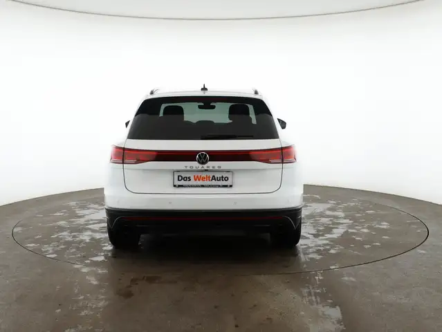 Volkswagen Touareg view 6