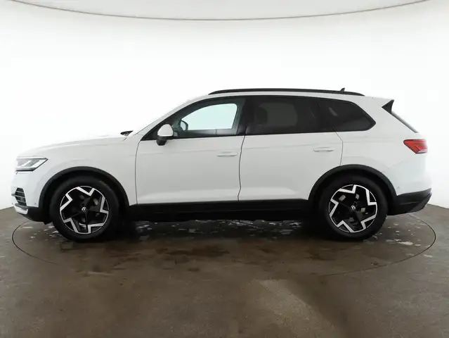 Volkswagen Touareg view 8