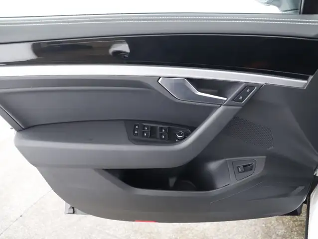 Volkswagen Touareg view 10