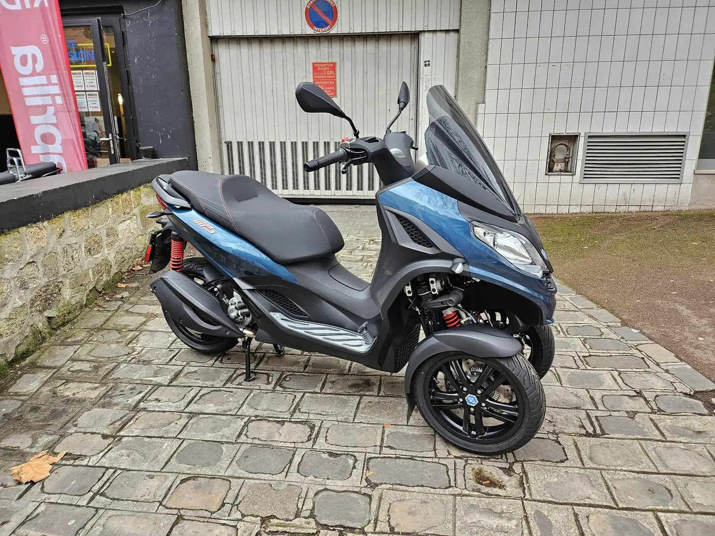 Piaggio MP3 300 Blue - 1