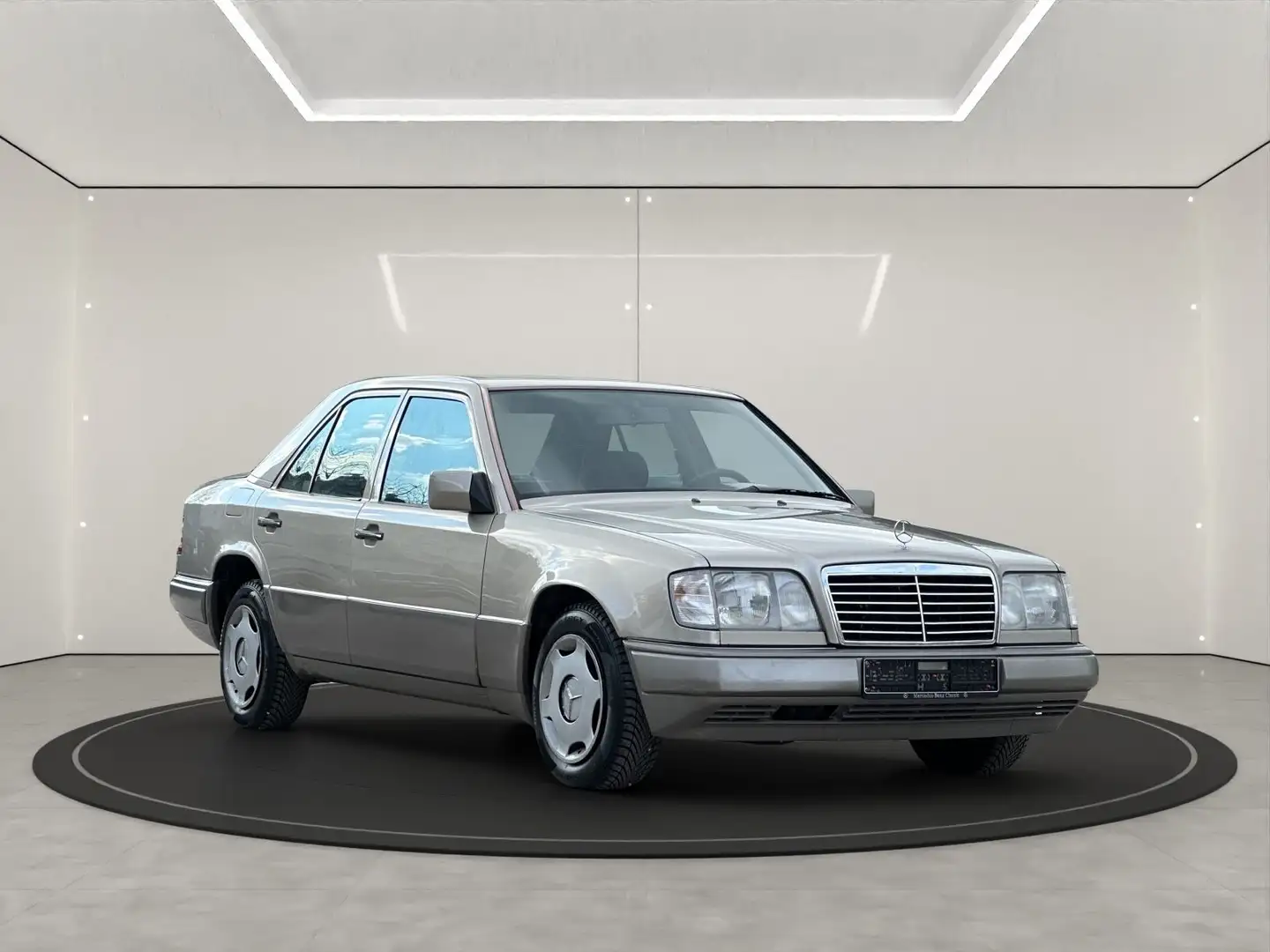 Mercedes-Benz E 220 Automatik Klima H-Zulassung Org. 124.950Km - 1