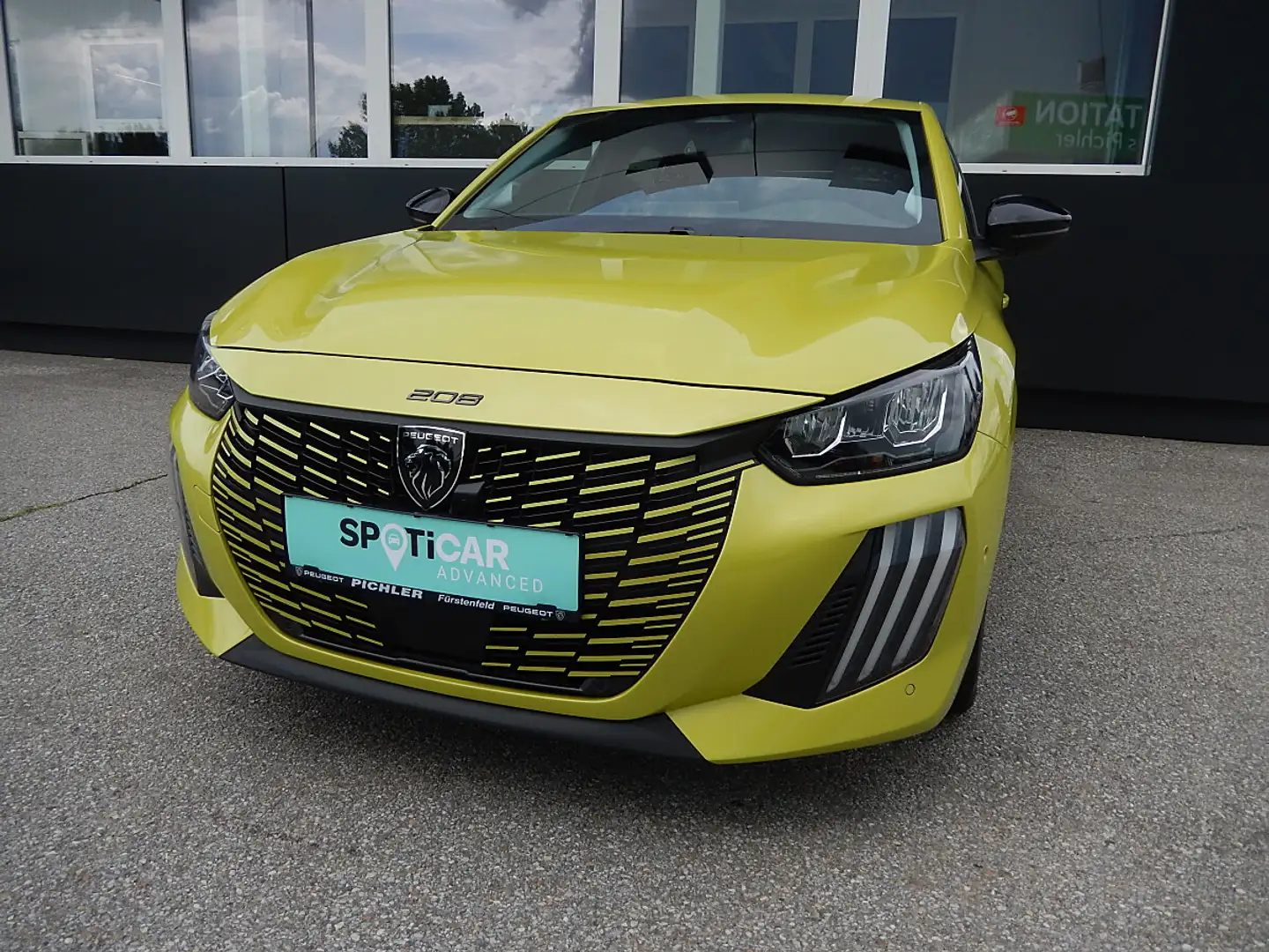 Peugeot 208 Hybrid 110 e-DCS6 Allure Gelb - 1
