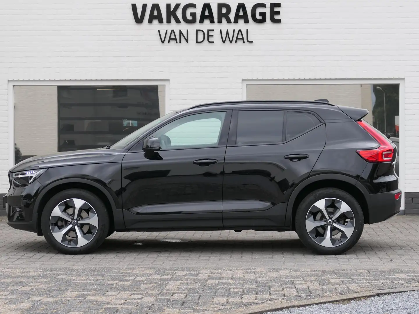 Volvo XC40 2.0 B4 Plus Dark | Facelift | 360°-camera | Harman Zwart - 2