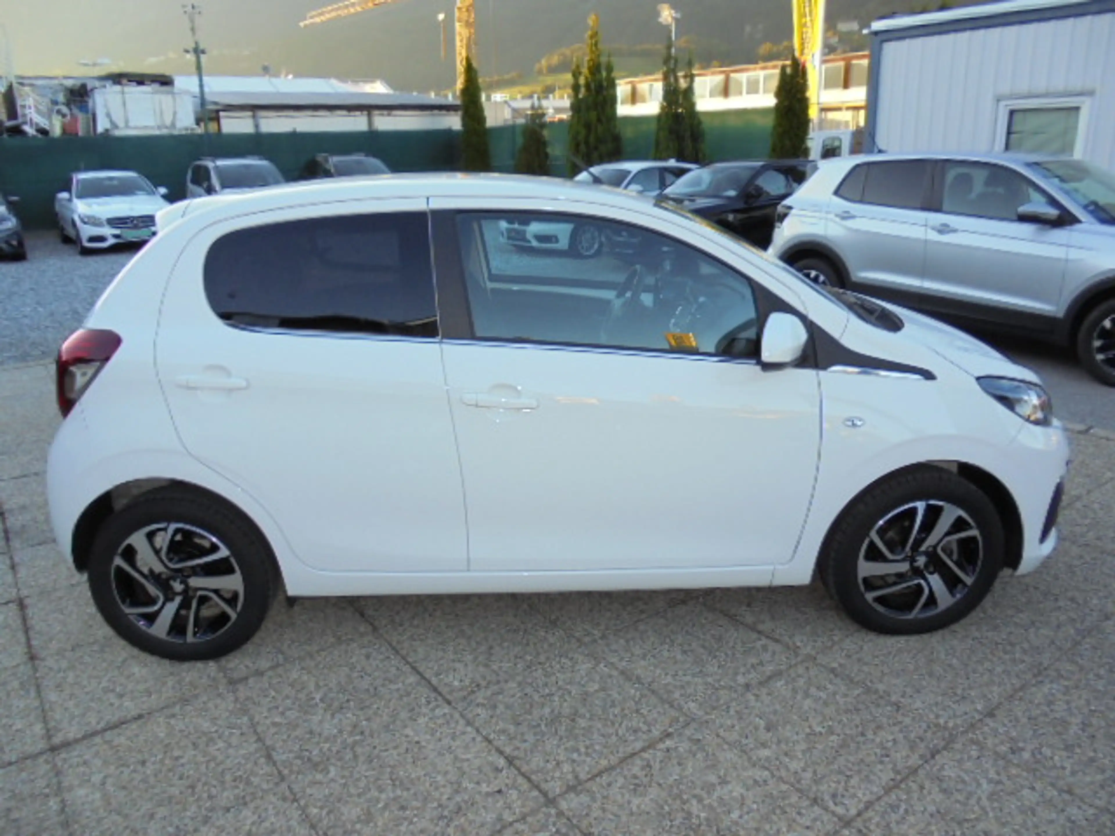 Peugeot 108 108 1,0 VTi 72 Allure Allure — photo 5