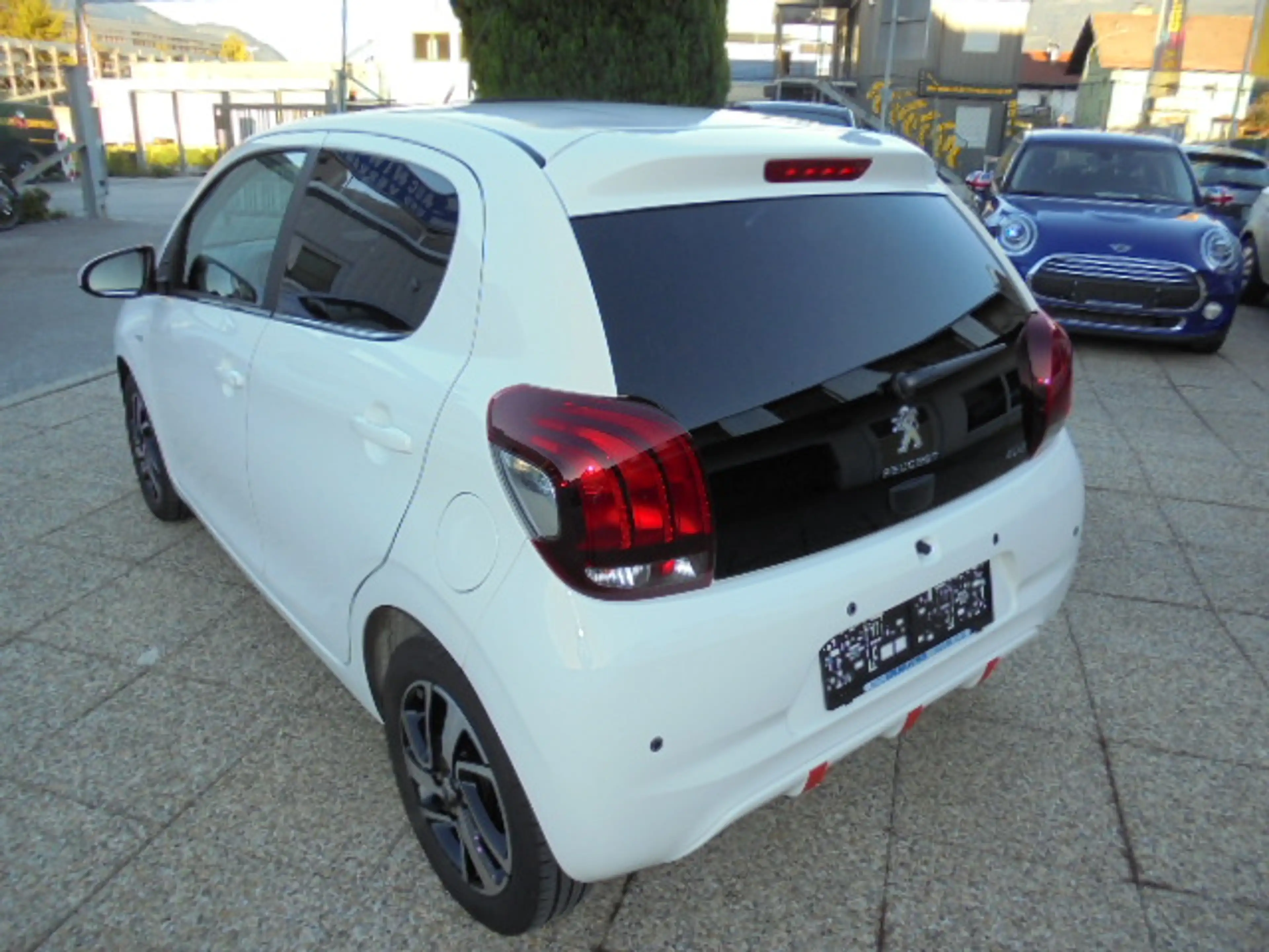 Peugeot 108 108 1,0 VTi 72 Allure Allure — photo 7