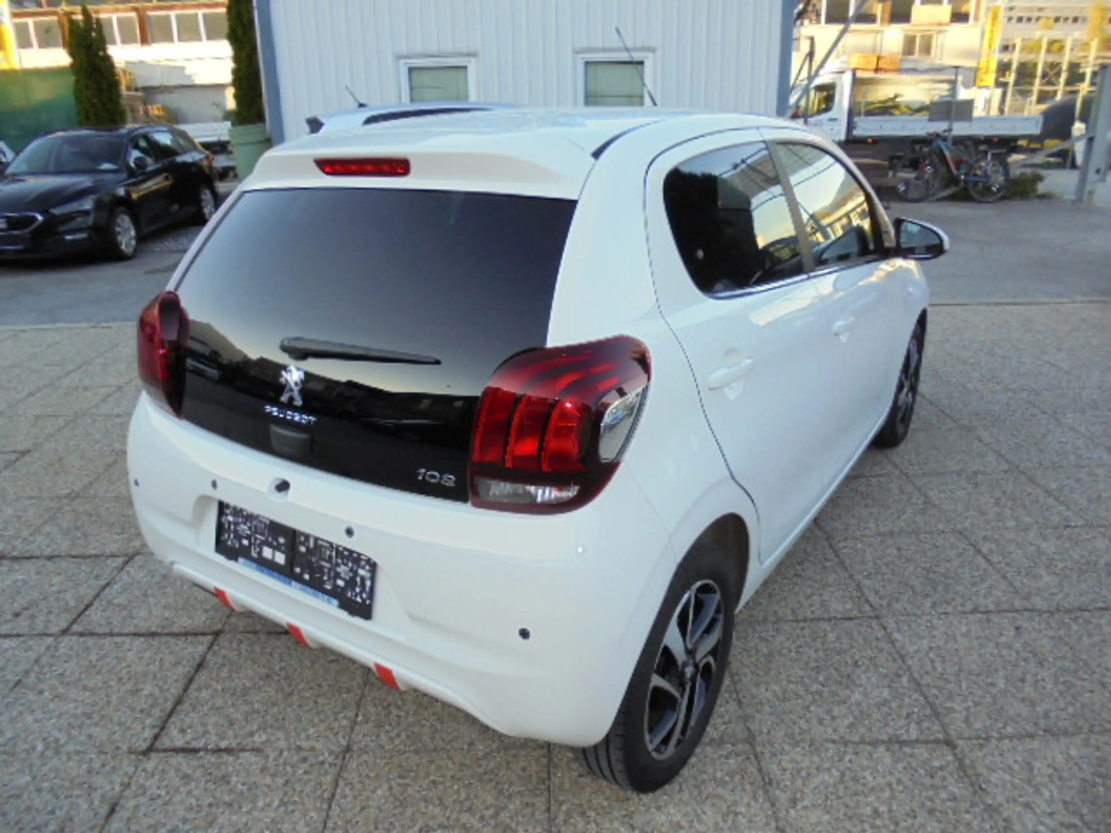 Peugeot 108 108 1,0 VTi 72 Allure Allure — photo 8