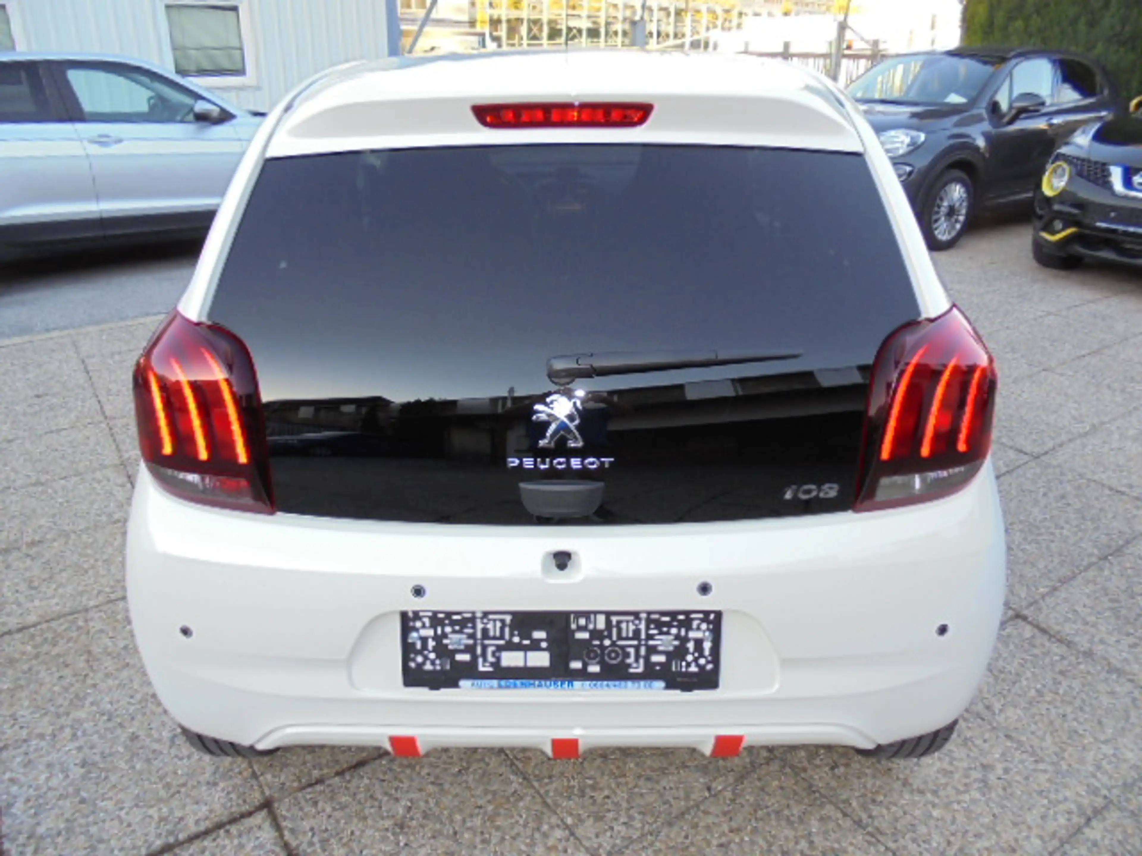 Peugeot 108 108 1,0 VTi 72 Allure Allure — photo 6