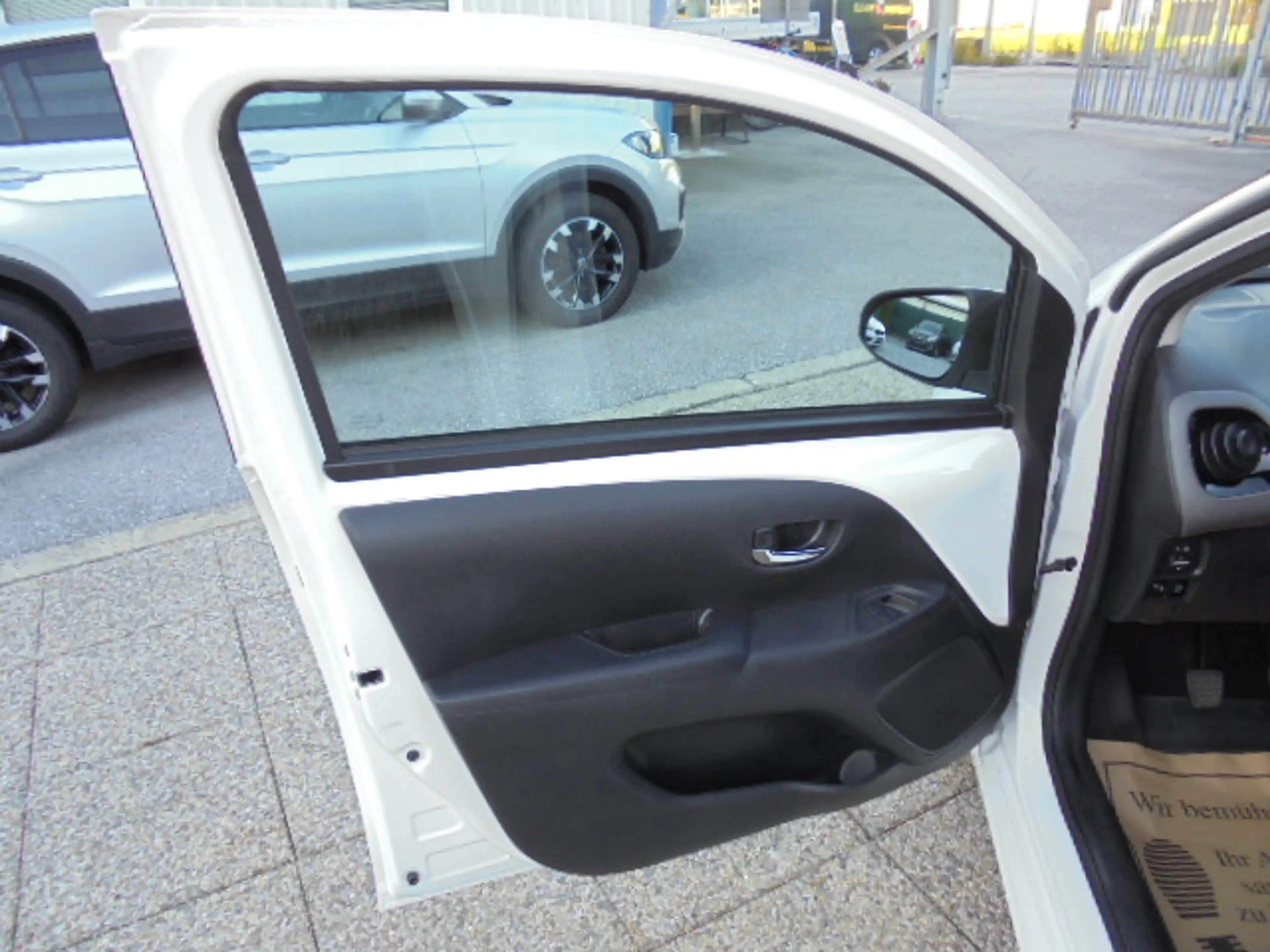 Peugeot 108 108 1,0 VTi 72 Allure Allure — photo 13