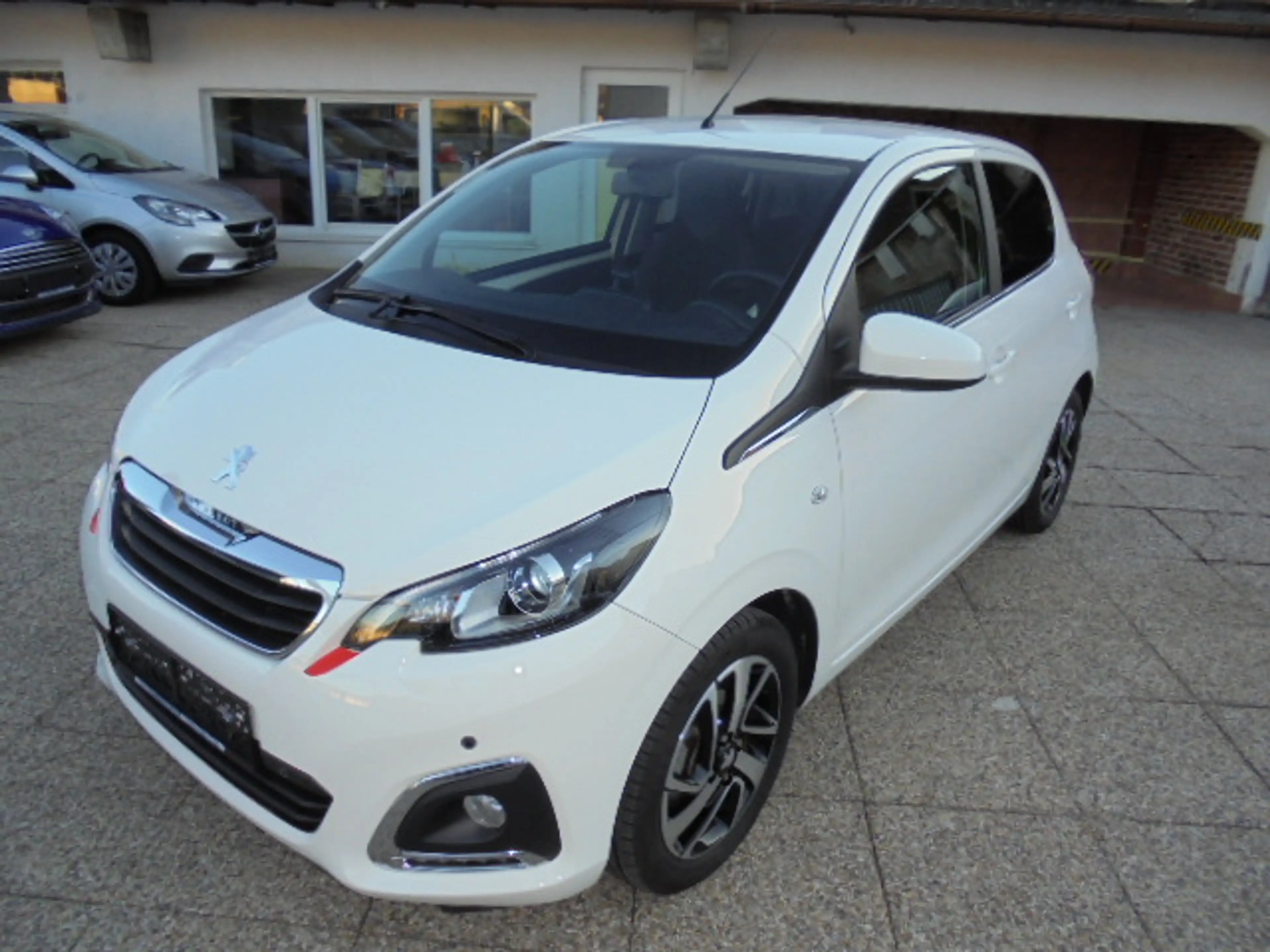 Peugeot 108 108 1,0 VTi 72 Allure Allure