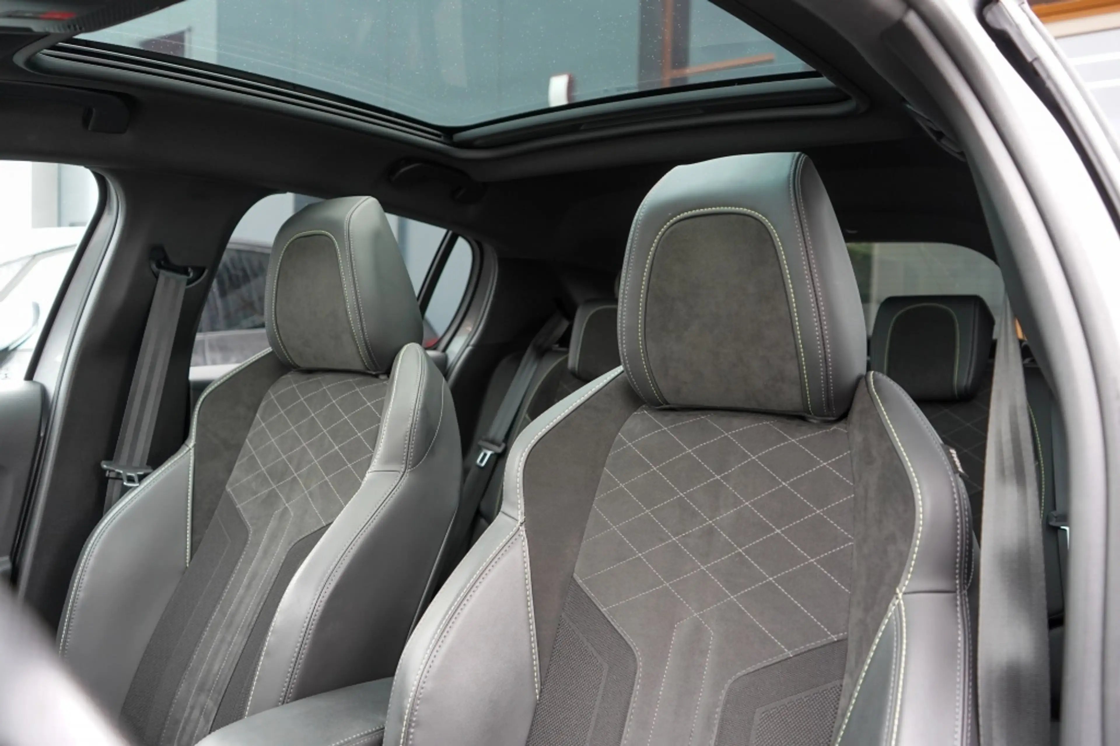 Peugeot e-208 GT Pack 50 kWh | 92,13% SOH | Pano | Stoelverwarmi — photo 6