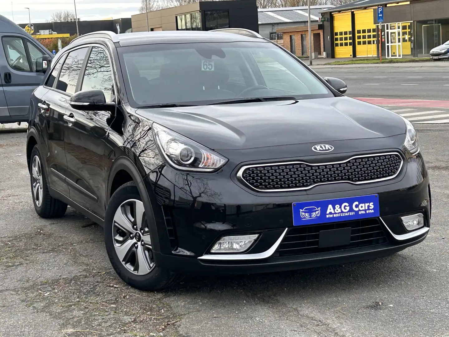 Kia Niro kia Niro 1.6 Essence Hibrid 2018 64.185km 12 m Gar Negru - 2