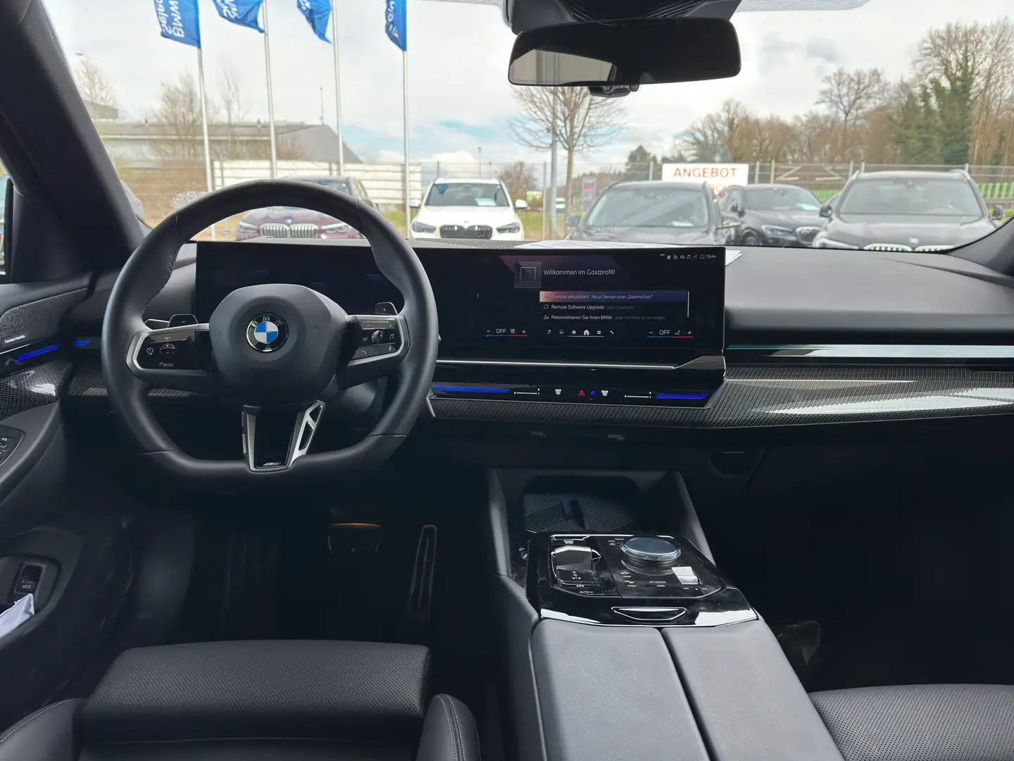 BMW 520 d xDrive Touring M Sport AHK Sitzklima ACC Schwarz - 2