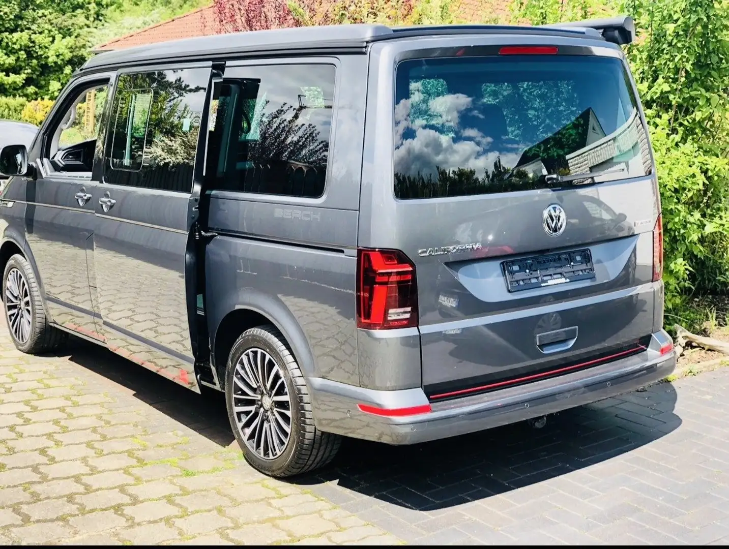Volkswagen T6.1 California California T6.1 DSG 4MOTION Beach Tour Edition Grau - 2