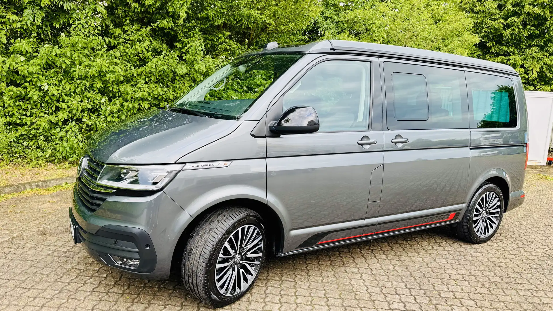 Volkswagen T6.1 California California T6.1 DSG 4MOTION Beach Tour Edition Grau - 1