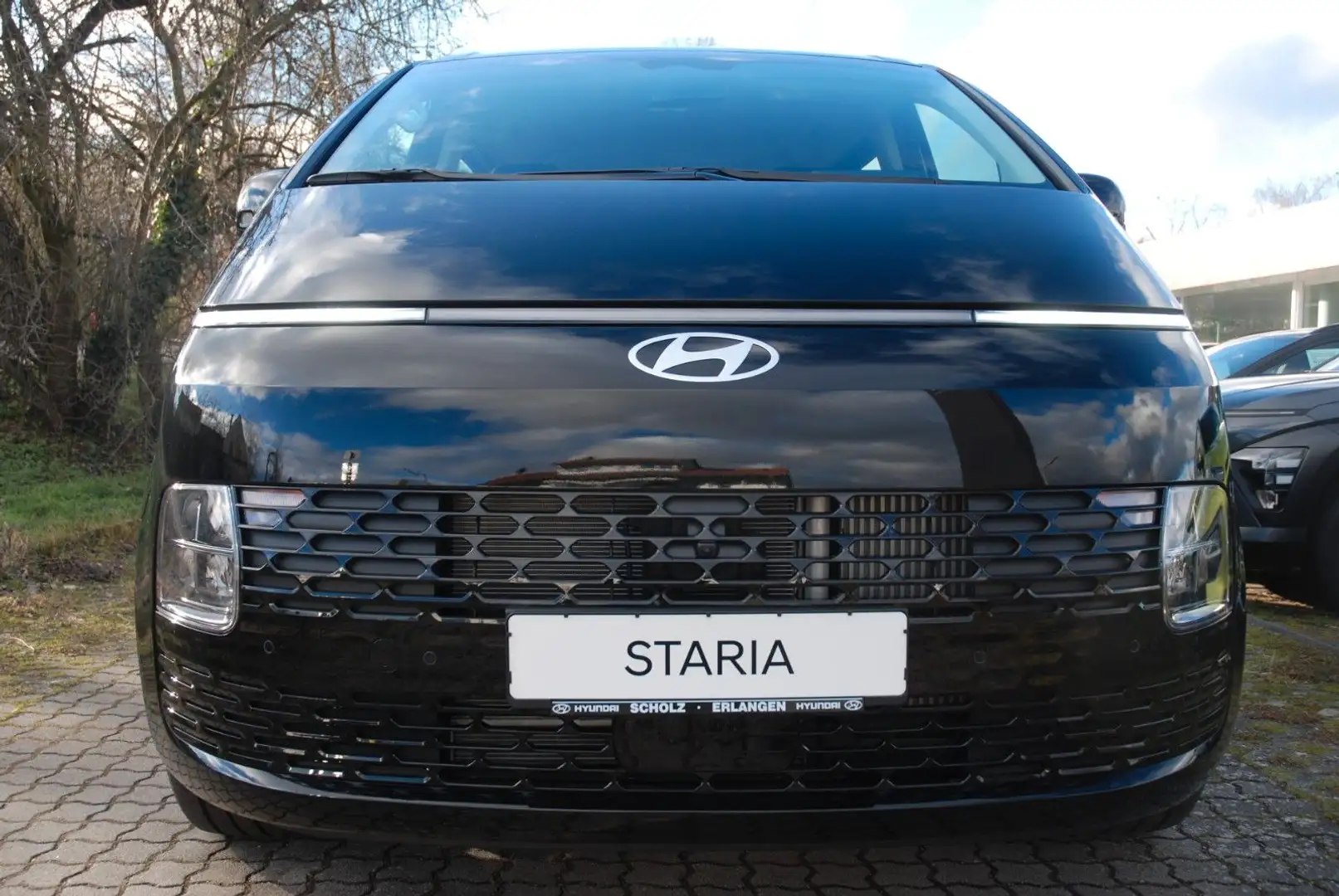 Hyundai STARIA 1,6 T Hybrid Trend Park- Easy-Access-Pake Schwarz - 2