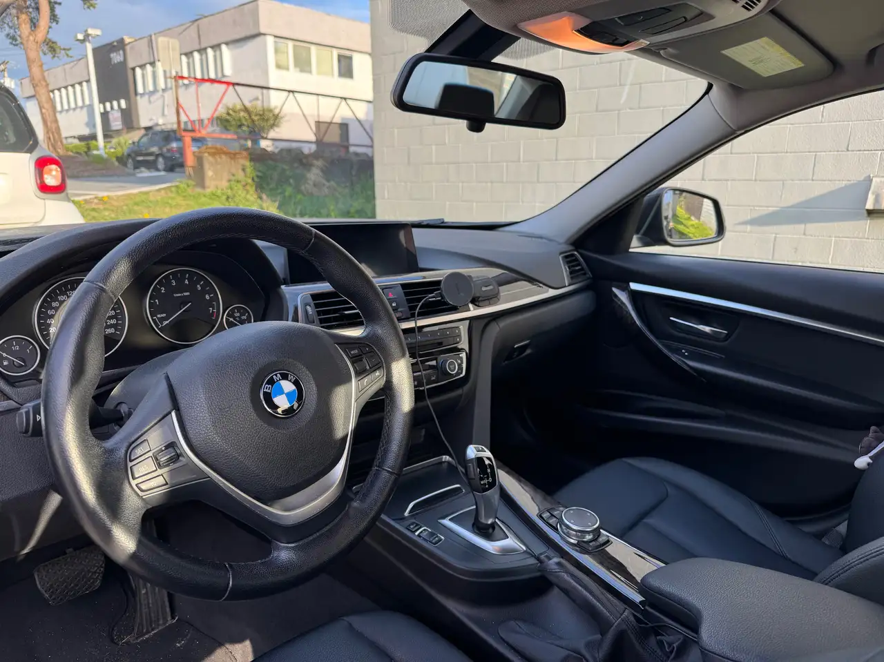 BMW 3 Series снимка BMW 3 Series