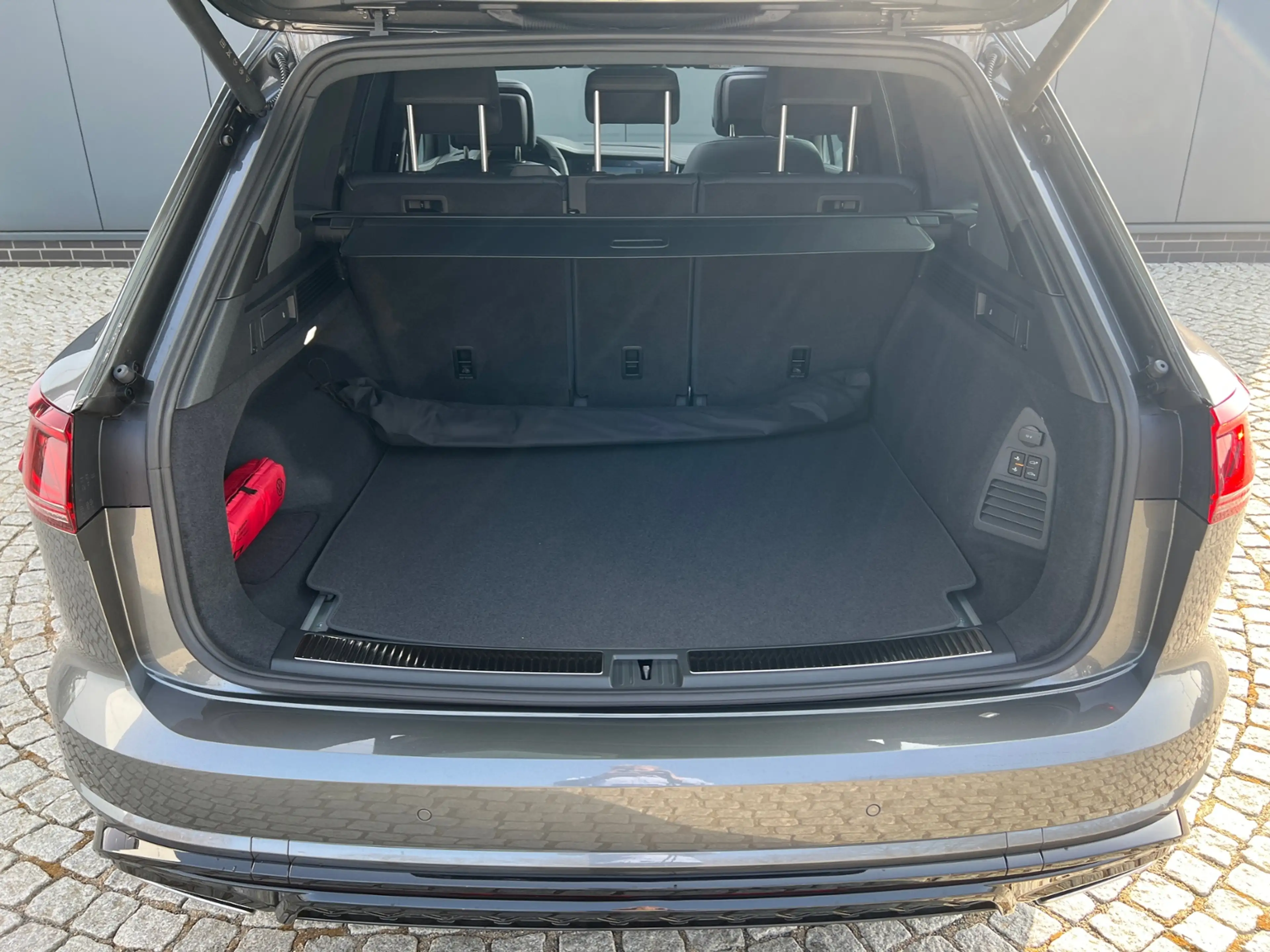 Volkswagen Touareg R-Line FINAL EDITION V6 TDI SCR 4MOTION Tiptronic — photo 13