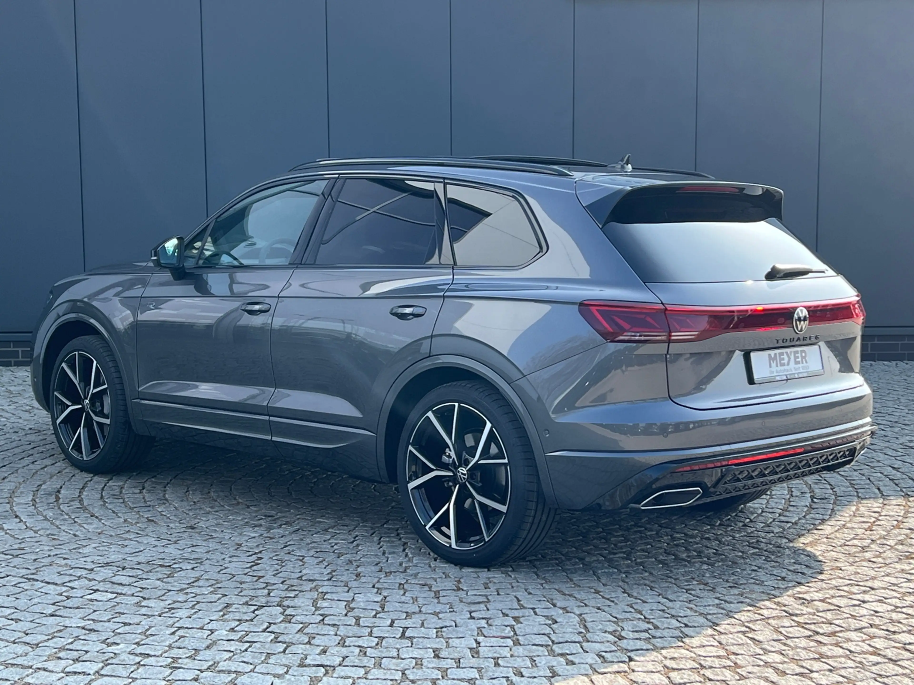Volkswagen Touareg R-Line FINAL EDITION V6 TDI SCR 4MOTION Tiptronic — photo 3