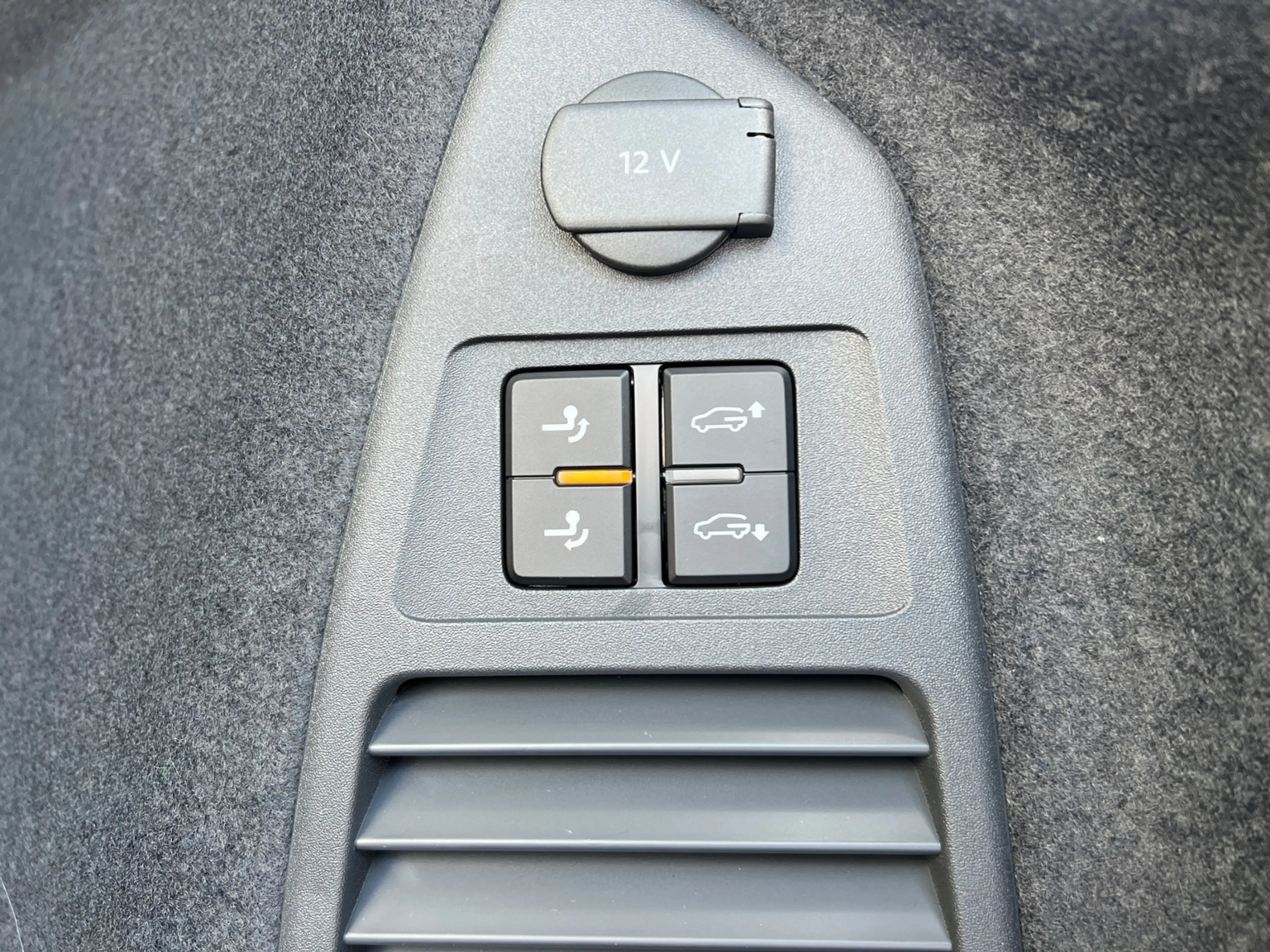 Volkswagen Touareg R-Line FINAL EDITION V6 TDI SCR 4MOTION Tiptronic — photo 15