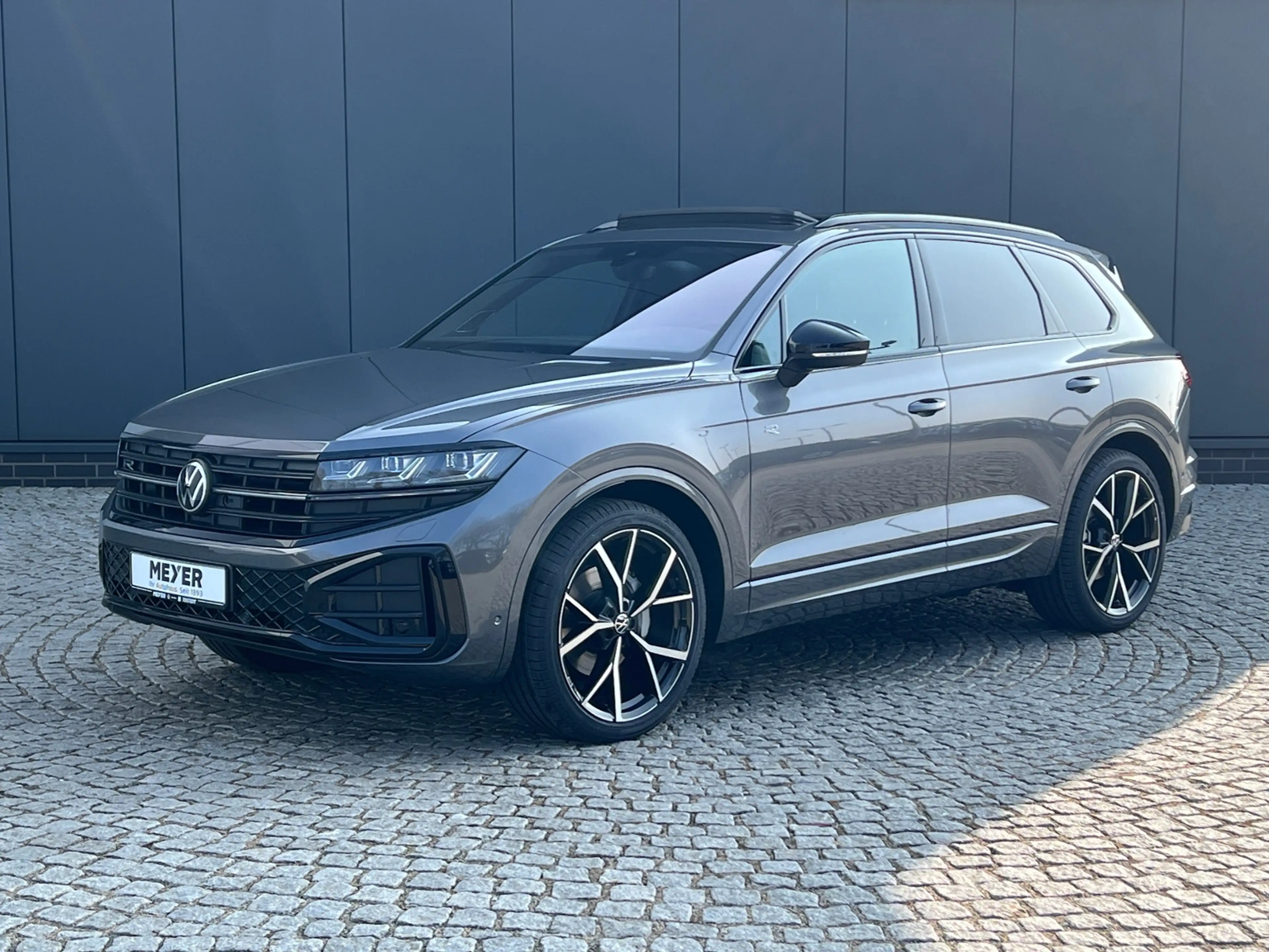 Volkswagen Touareg R-Line FINAL EDITION V6 TDI SCR 4MOTION Tiptronic — photo 2