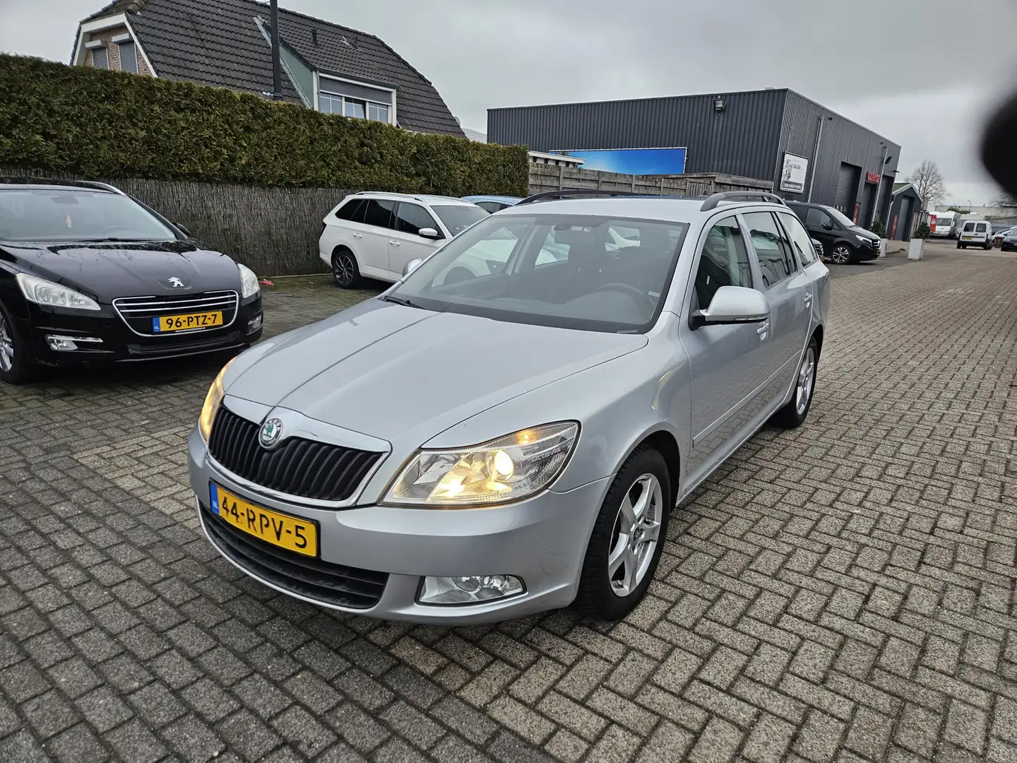 Skoda Octavia Combi 1.2 TSI Ambition Business Line Grau - 1