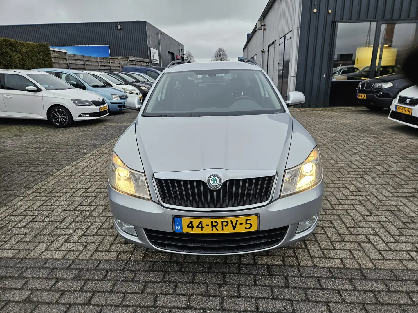 Skoda Octavia Combi 1.2 TSI Ambition Business Line Grau - 2