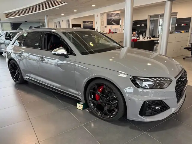 Audi RS4 RS 4 Avant SCHALENSITZE AHK PANO 290 KMH B&O