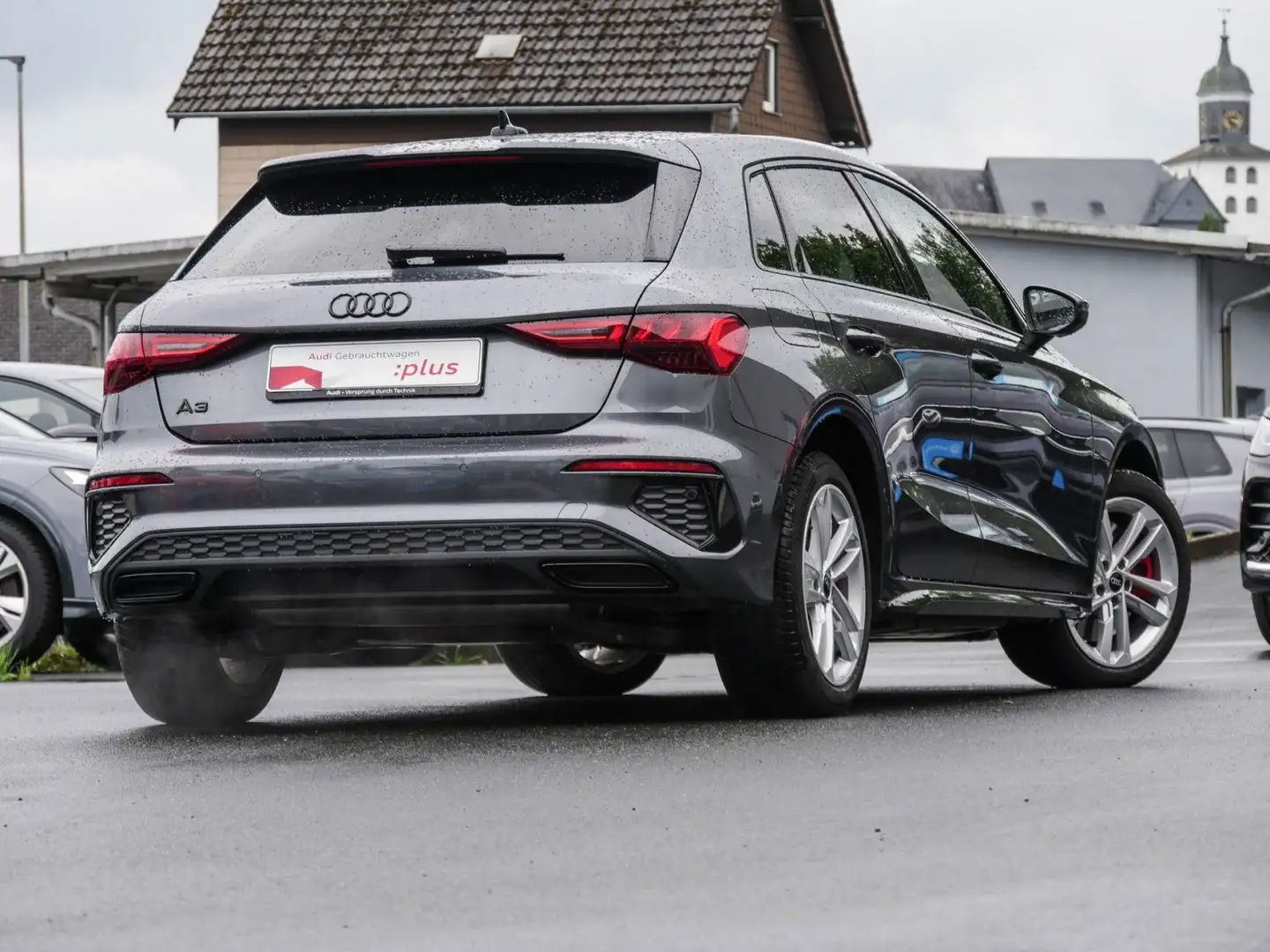 Audi A3 45 TFSI e S line Black LED AHK Navi Grau - 2