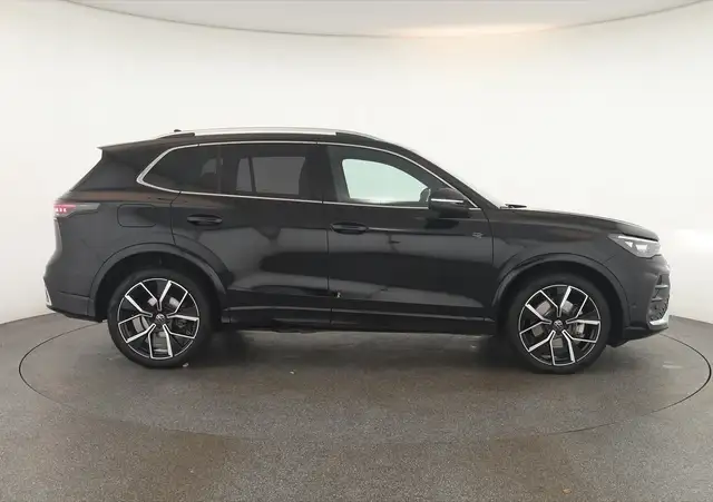 Volkswagen Tiguan view 6