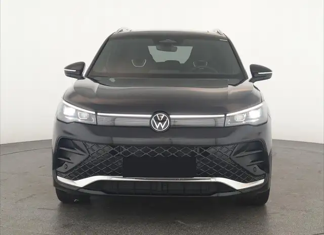 Volkswagen Tiguan view 4