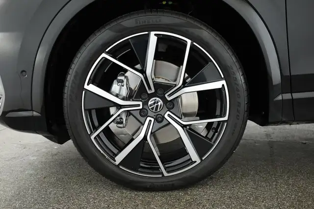 Volkswagen Tiguan view 5