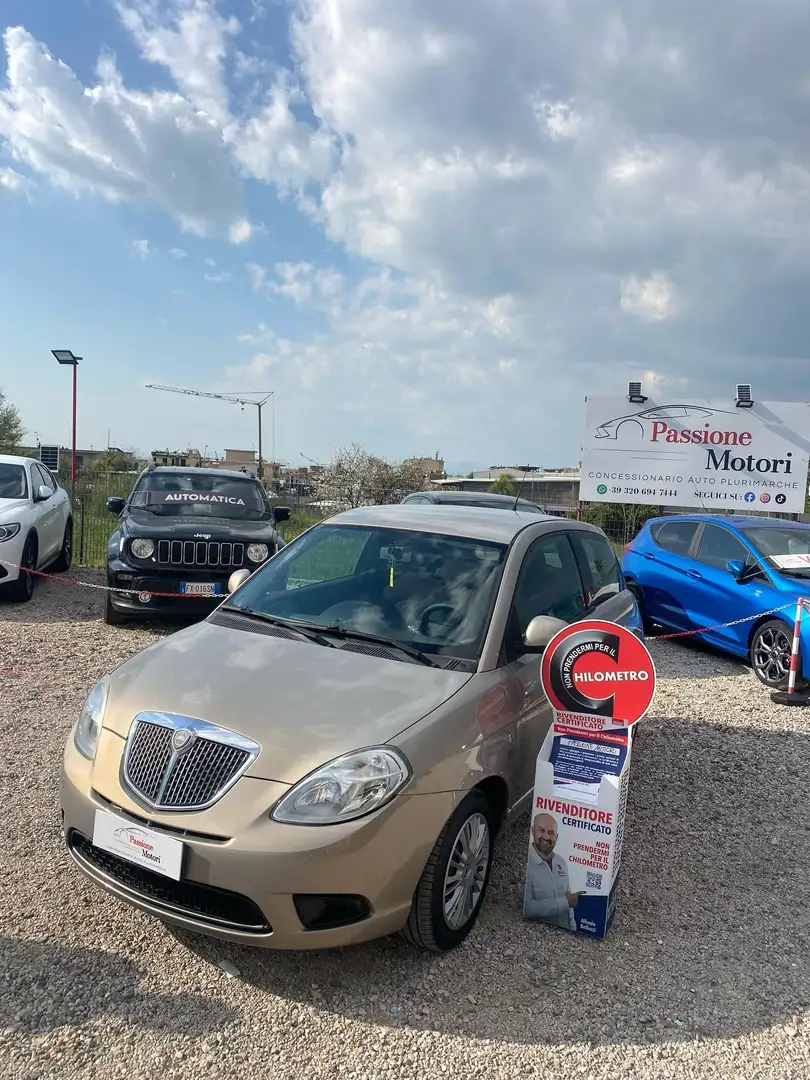Lancia Ypsilon 1.2 8v New Oro 69cv Or - 1