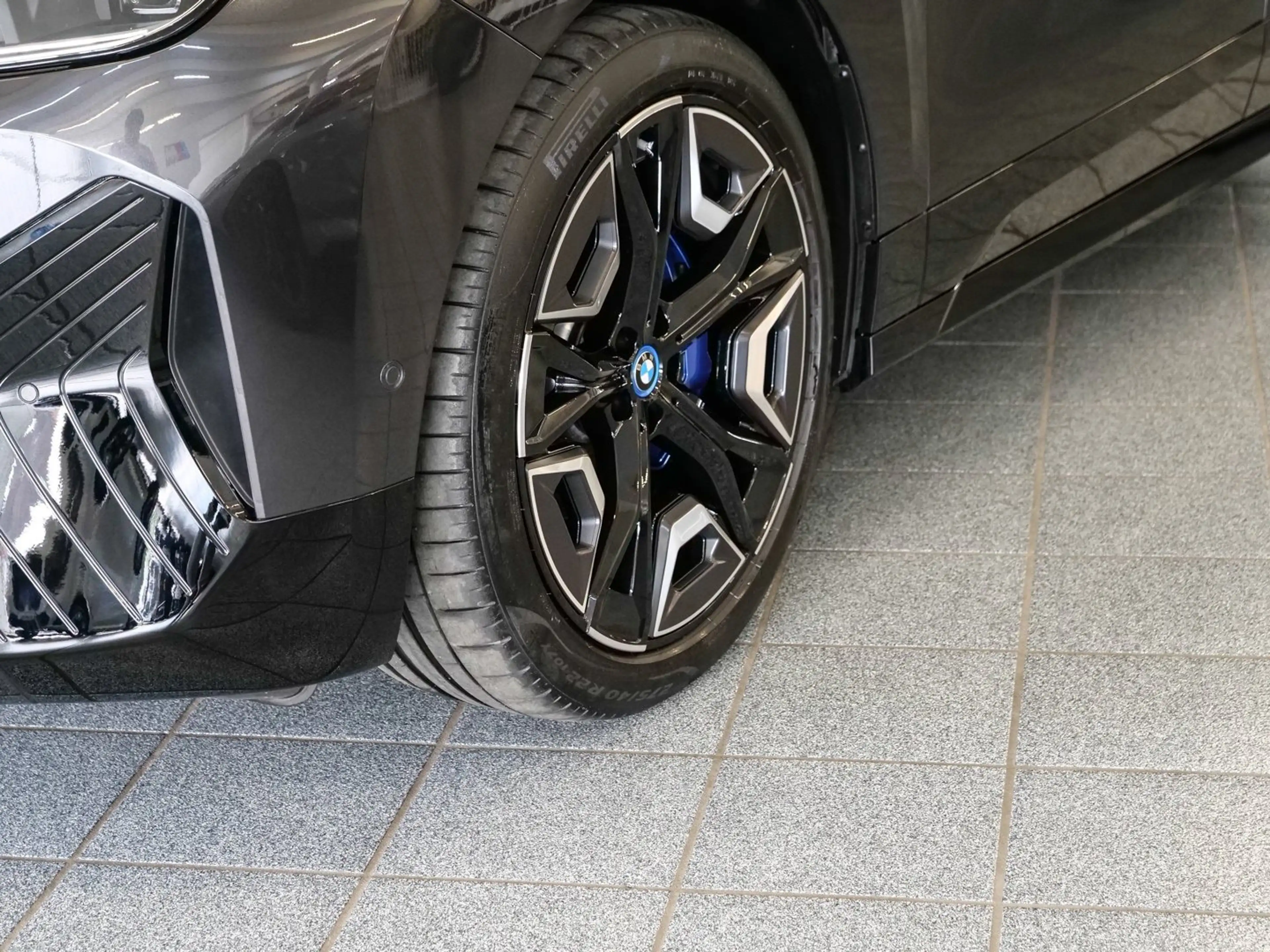 BMW iX xDrive40 M-Sport Aut Nav Laser h&k Drive+Park Komf — photo 5