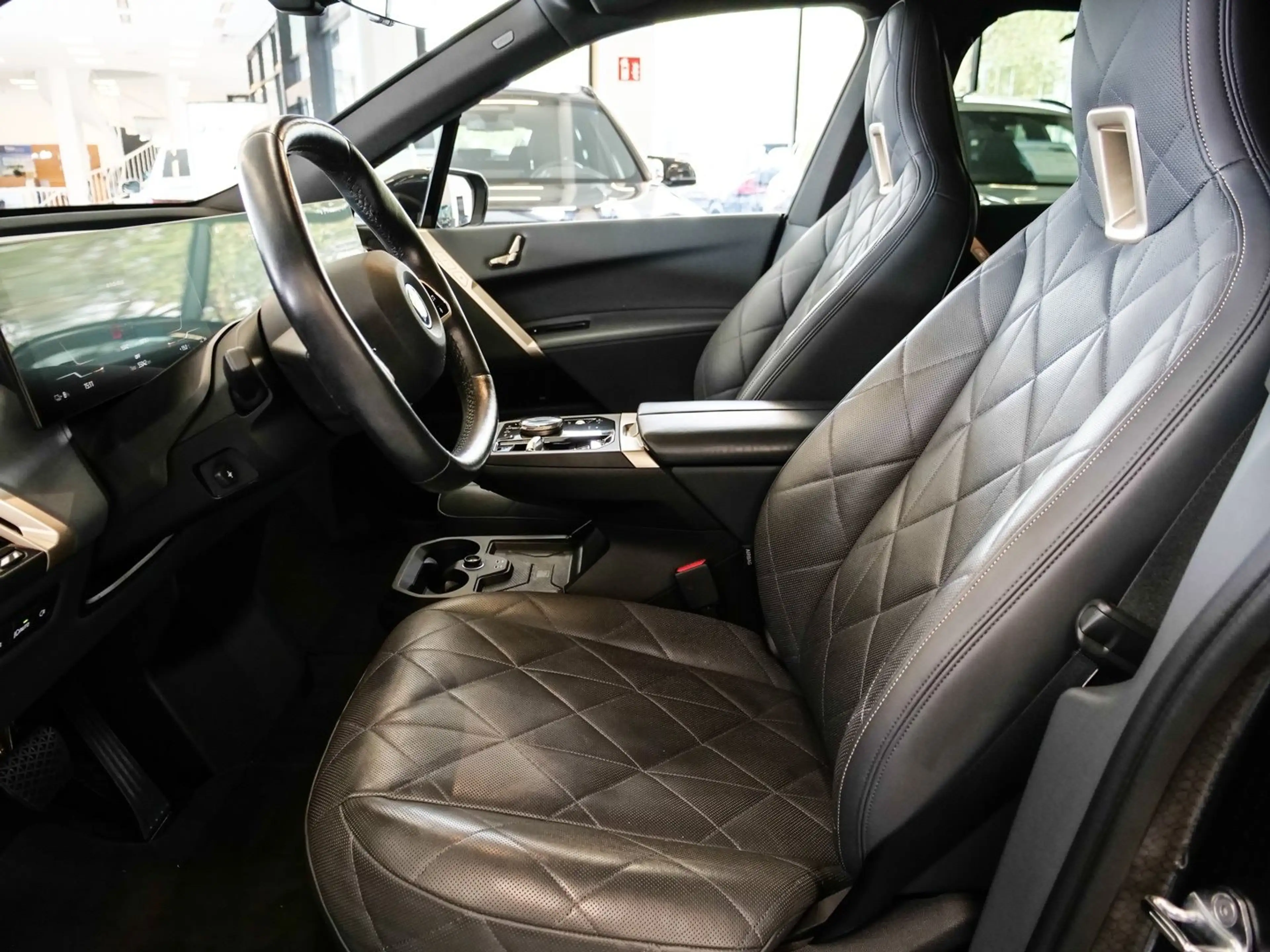 BMW iX xDrive40 M-Sport Aut Nav Laser h&k Drive+Park Komf — photo 10