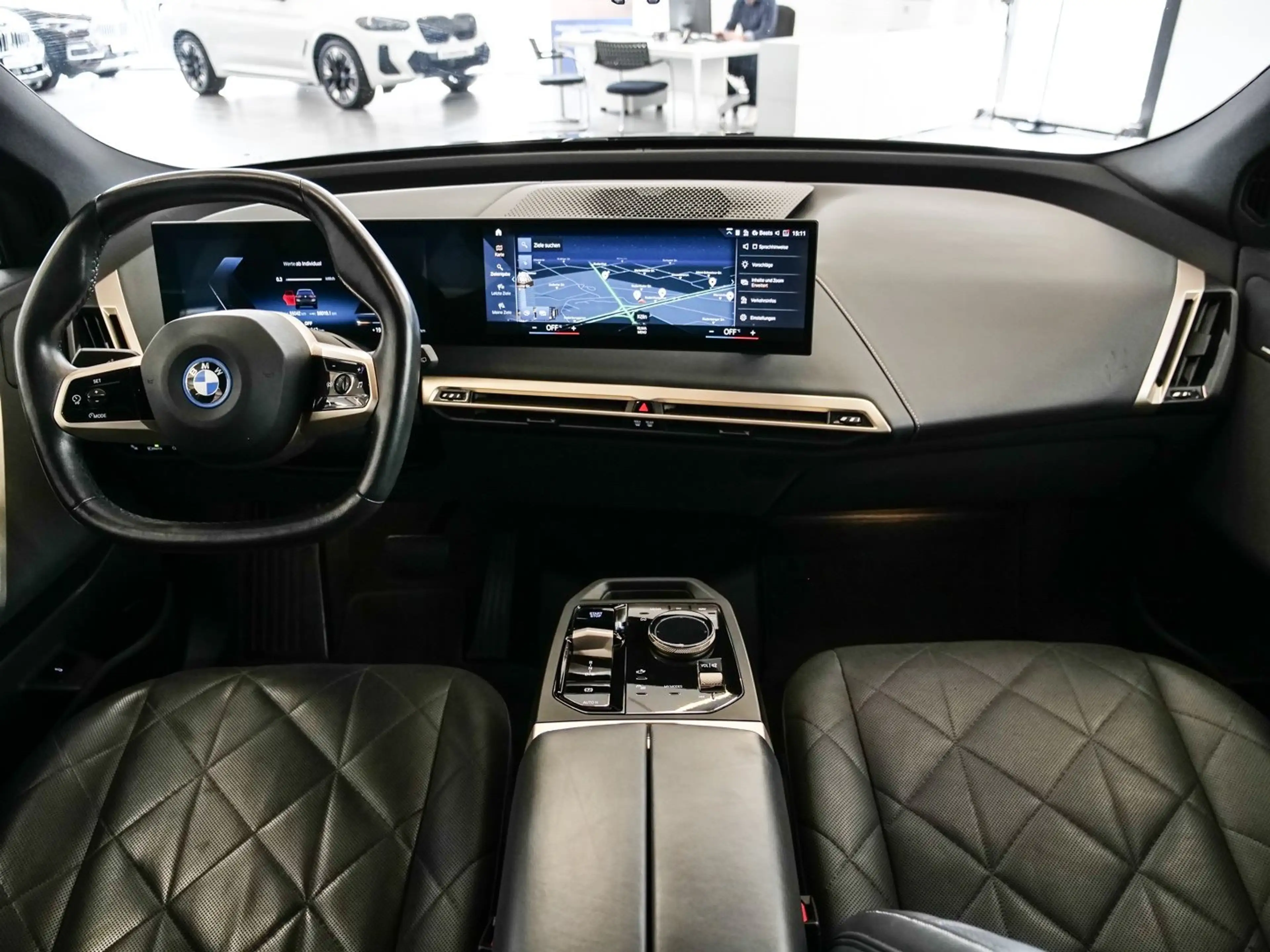 BMW iX xDrive40 M-Sport Aut Nav Laser h&k Drive+Park Komf — photo 13
