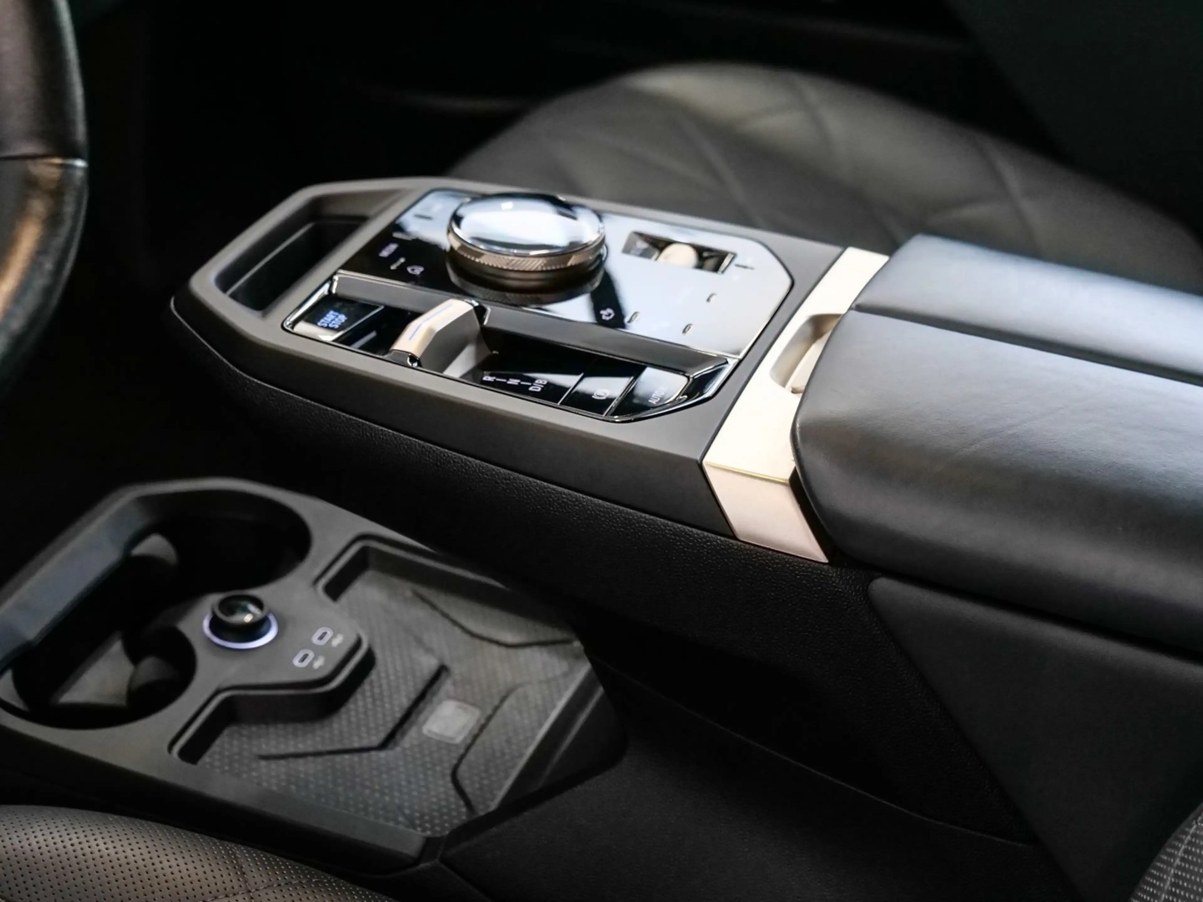 BMW iX xDrive40 M-Sport Aut Nav Laser h&k Drive+Park Komf — photo 23