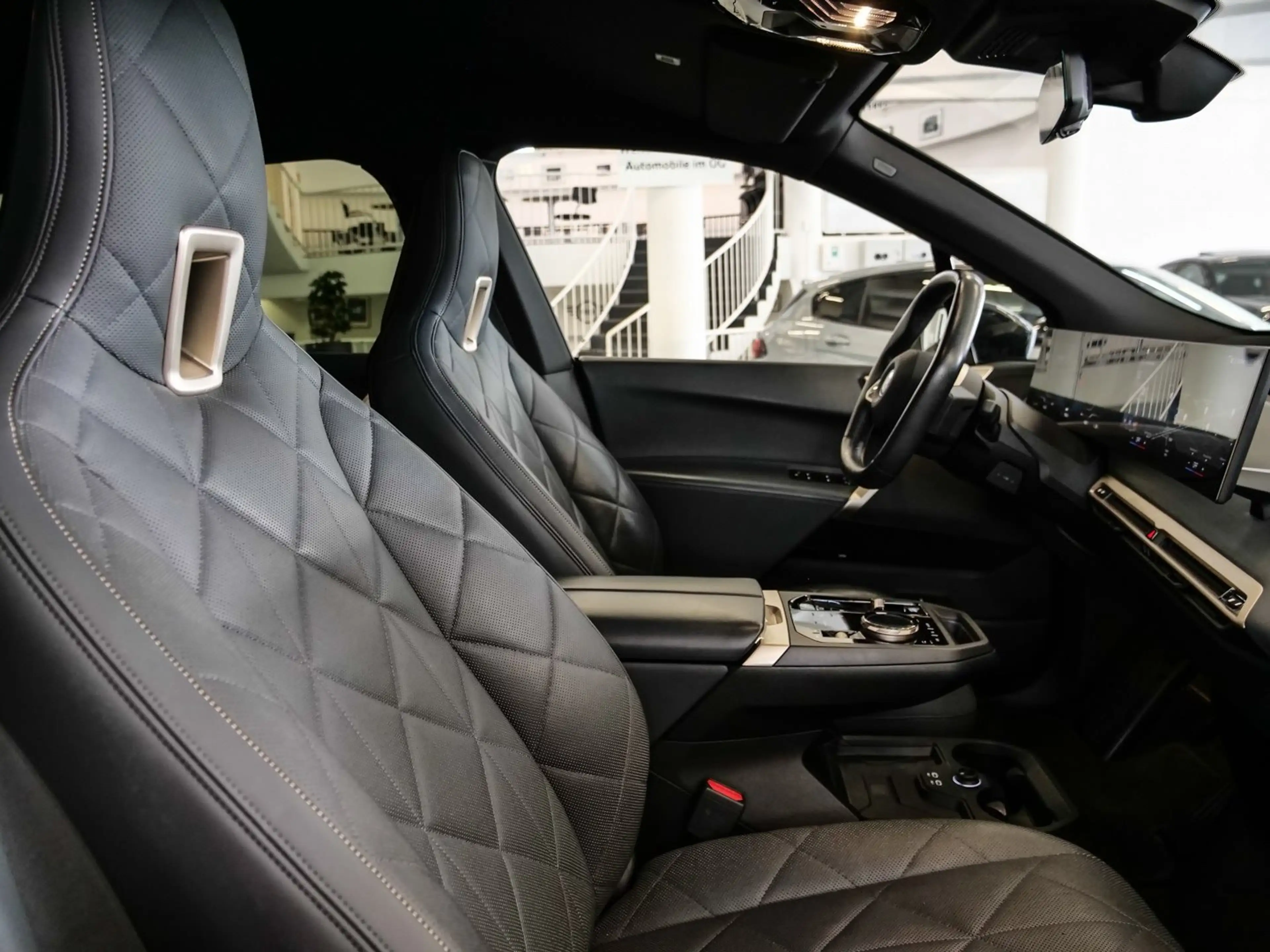 BMW iX xDrive40 M-Sport Aut Nav Laser h&k Drive+Park Komf — photo 18