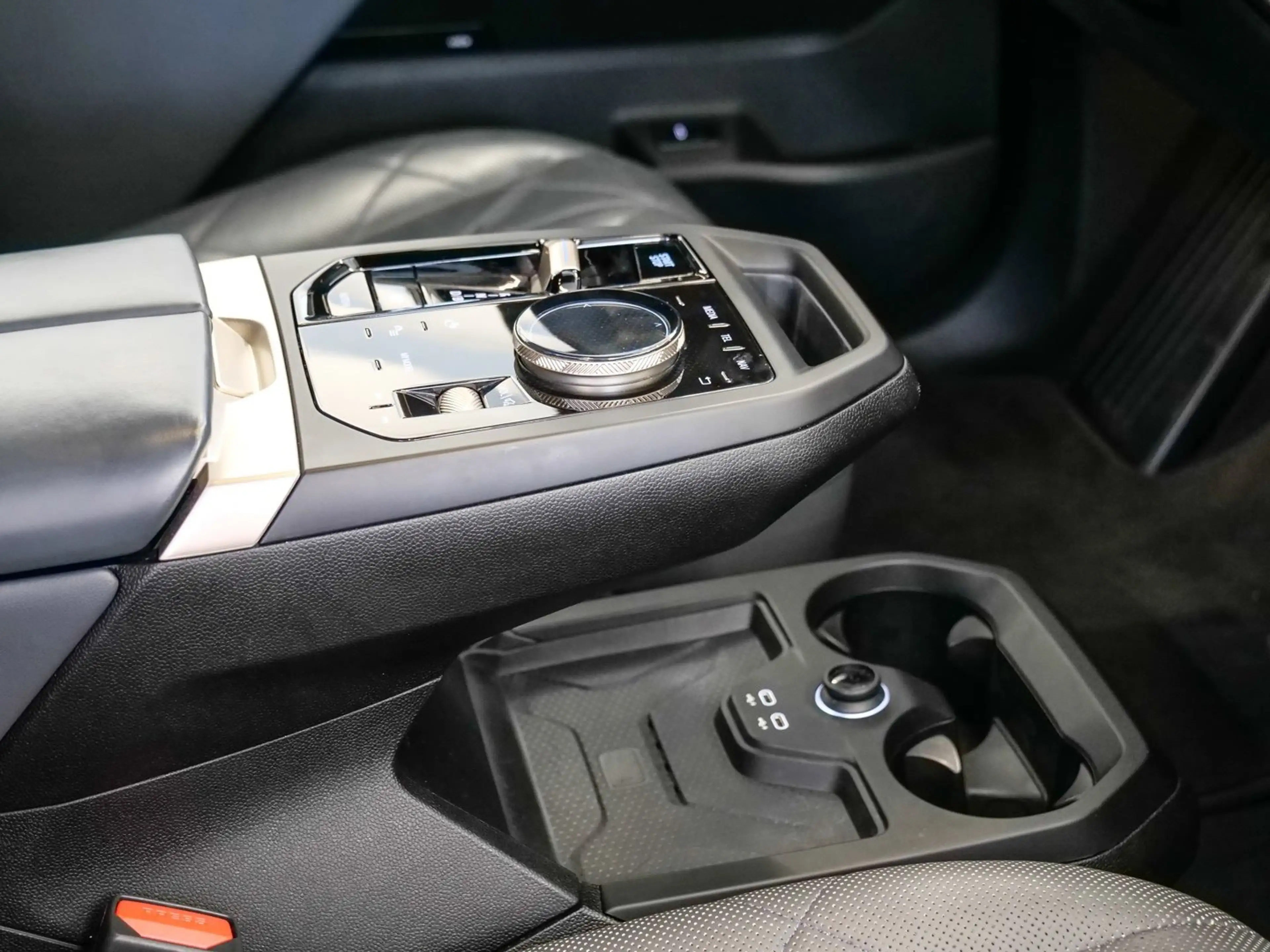 BMW iX xDrive40 M-Sport Aut Nav Laser h&k Drive+Park Komf — photo 20