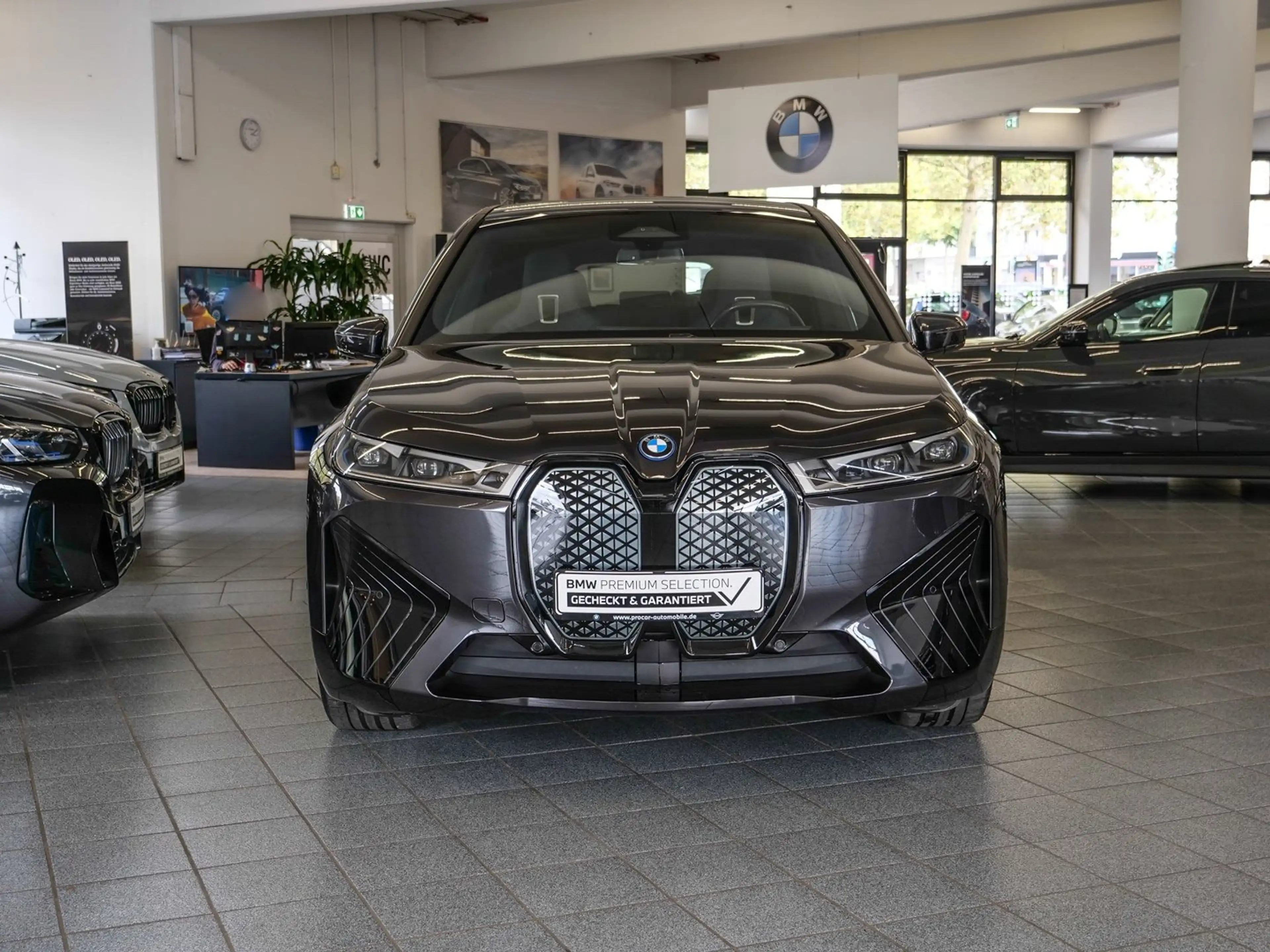 BMW iX xDrive40 M-Sport Aut Nav Laser h&k Drive+Park Komf — photo 3