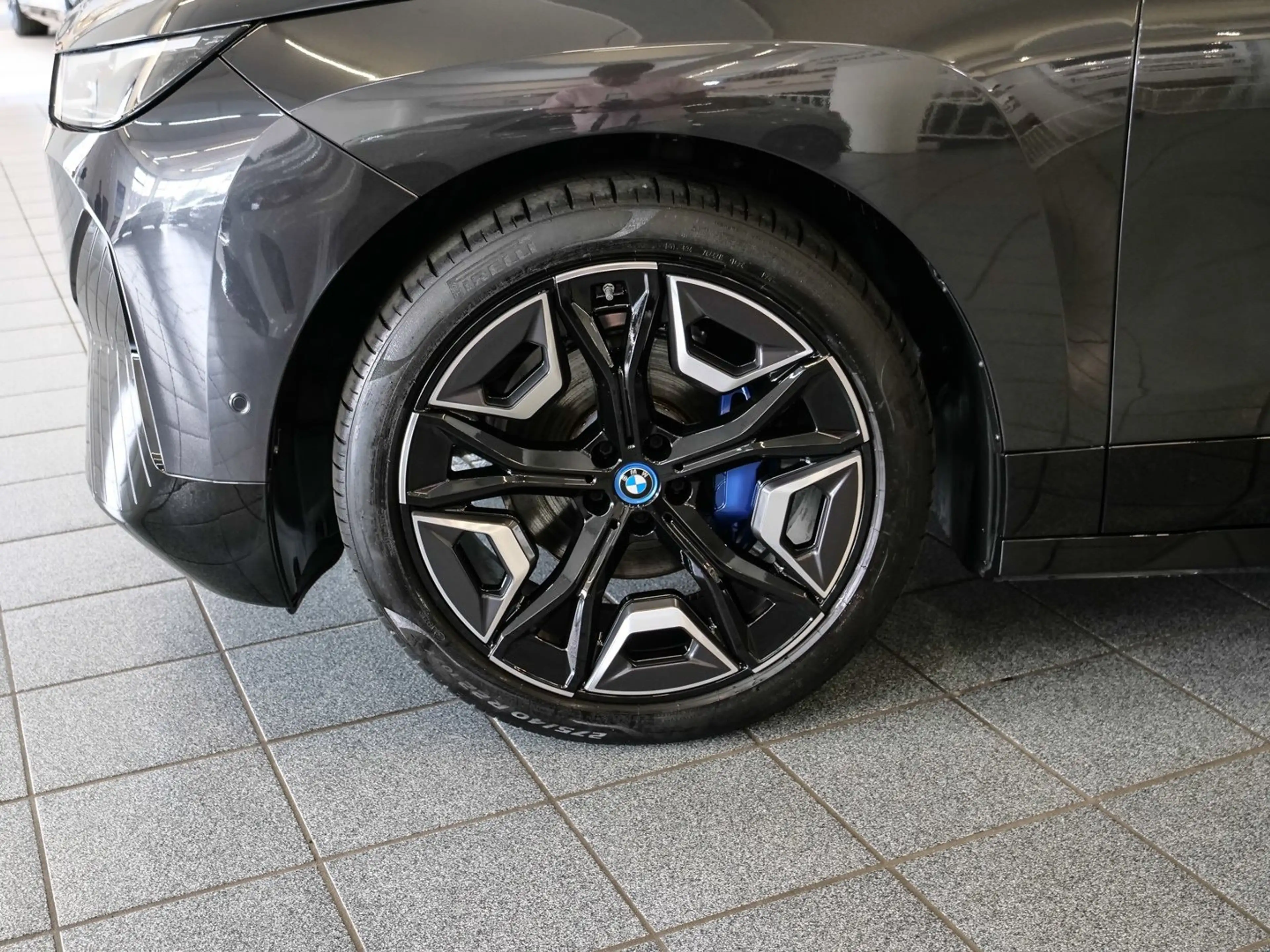 BMW iX xDrive40 M-Sport Aut Nav Laser h&k Drive+Park Komf — photo 6