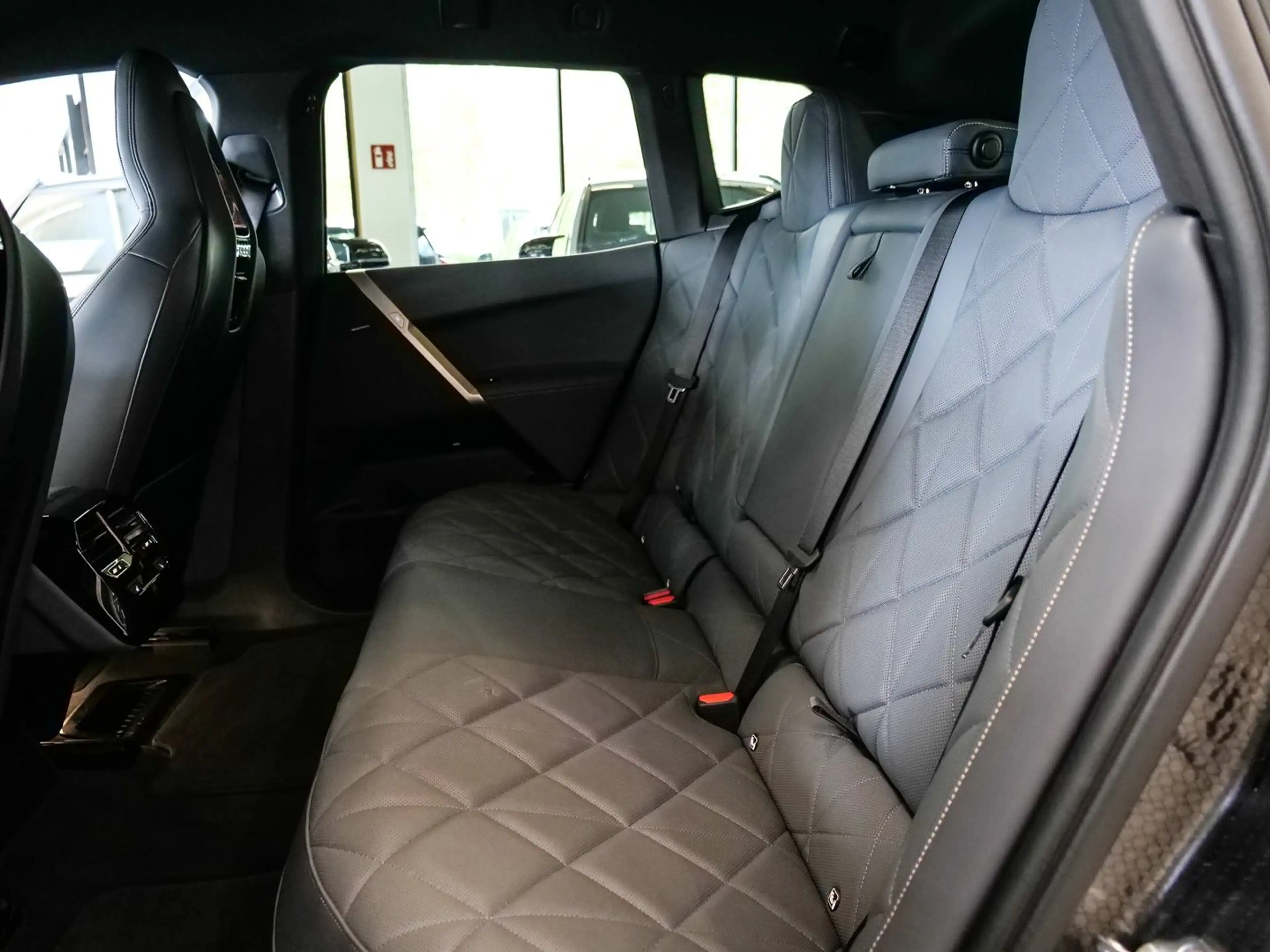BMW iX xDrive40 M-Sport Aut Nav Laser h&k Drive+Park Komf — photo 12