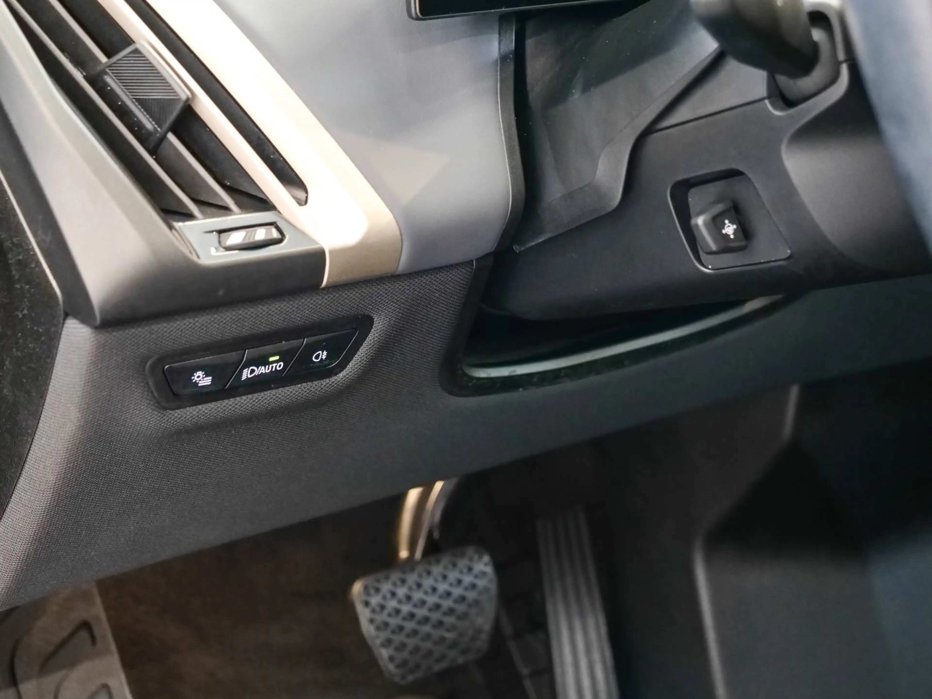 BMW iX xDrive40 M-Sport Aut Nav Laser h&k Drive+Park Komf — photo 24