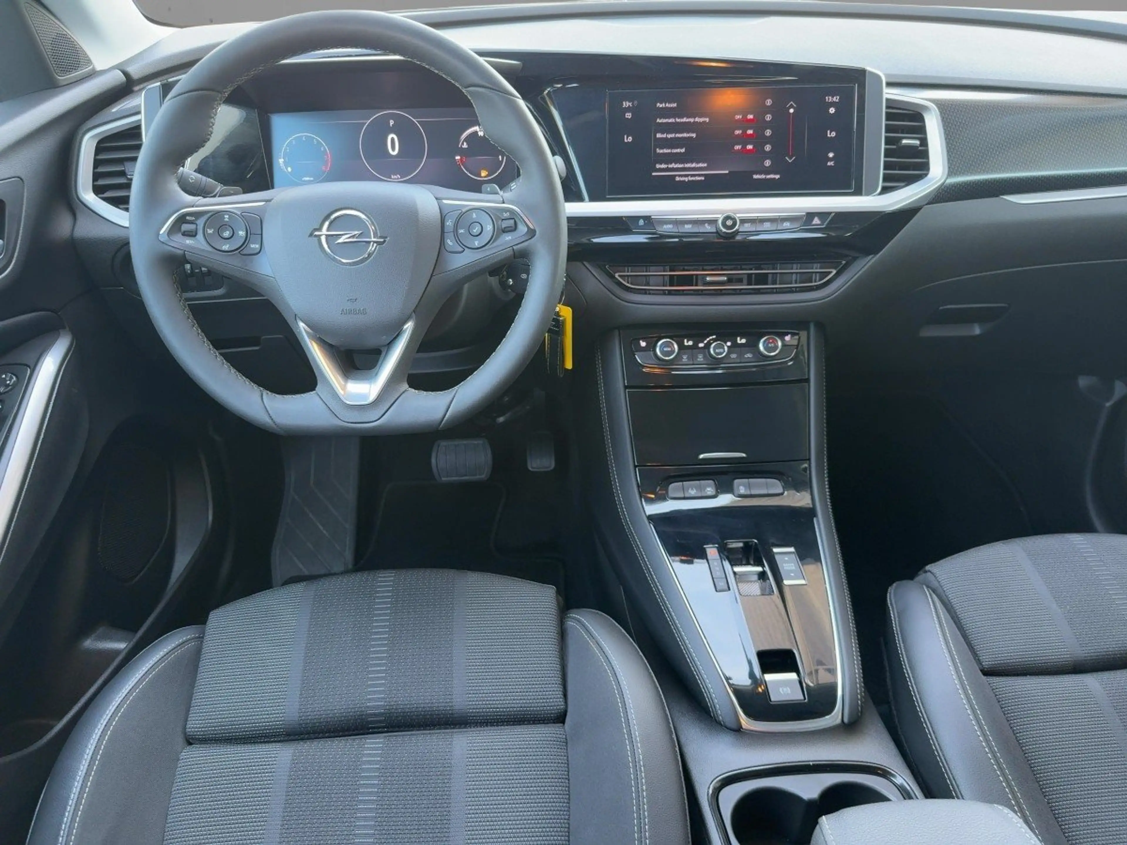 Opel Grandland 1.2 Turbo  GS Line AHK+LED+SHZ+2xKlima — photo 8
