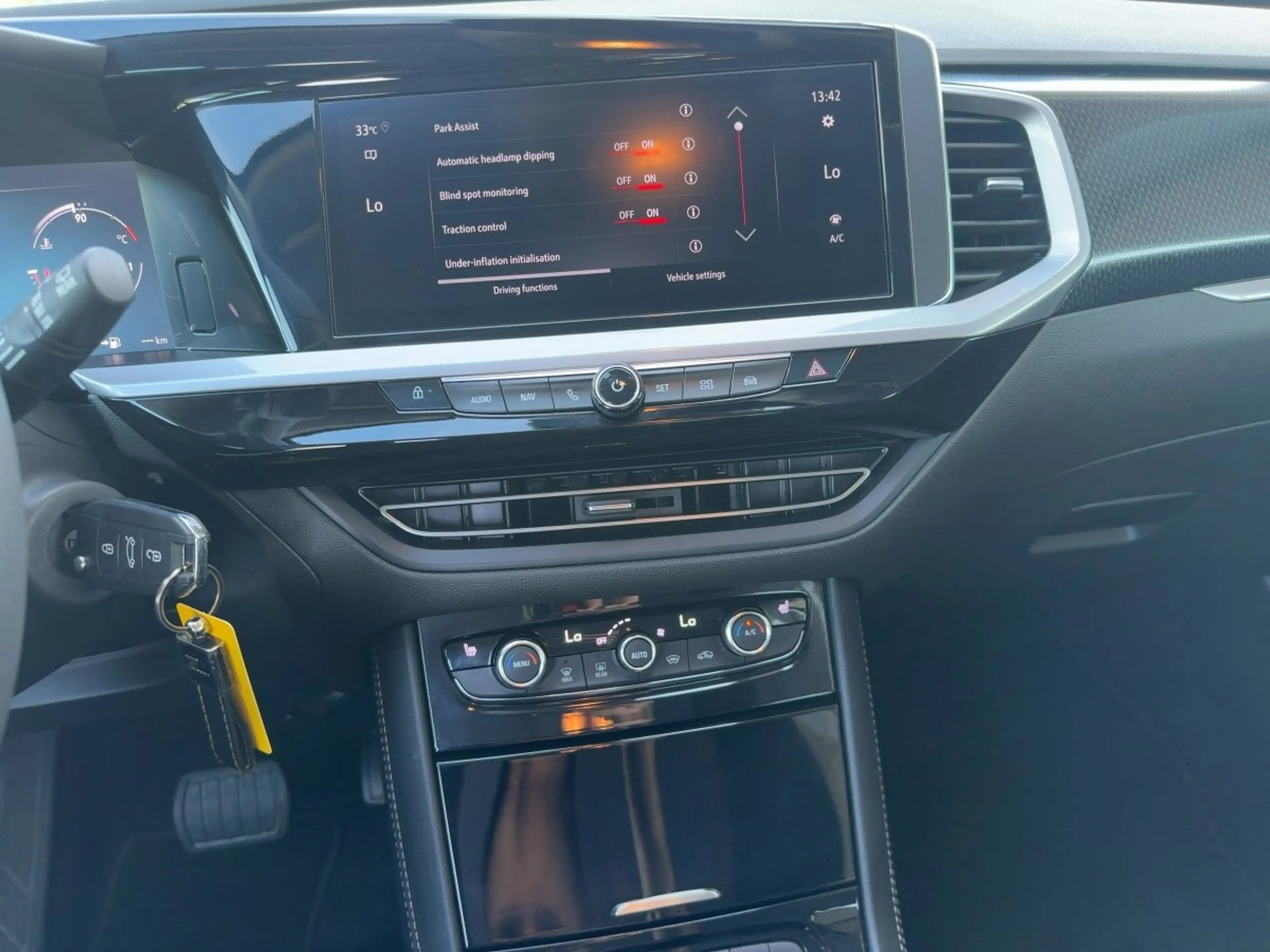 Opel Grandland 1.2 Turbo  GS Line AHK+LED+SHZ+2xKlima — photo 10