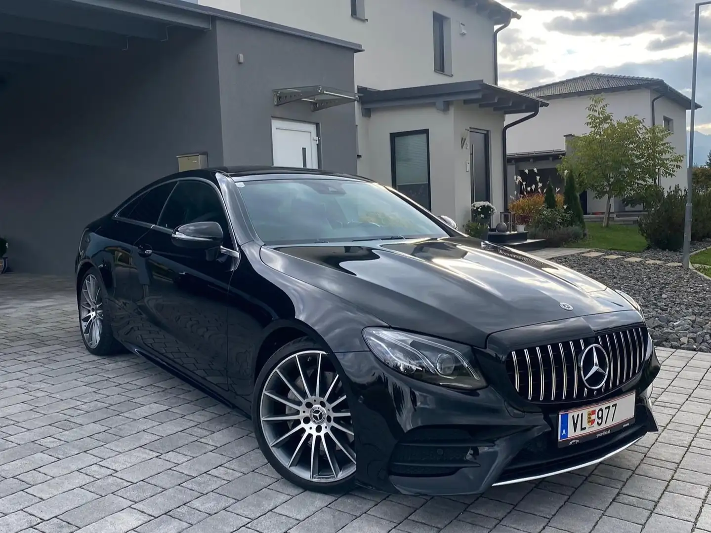 Mercedes-Benz E 220 E 220 d Aut. Schwarz - 1