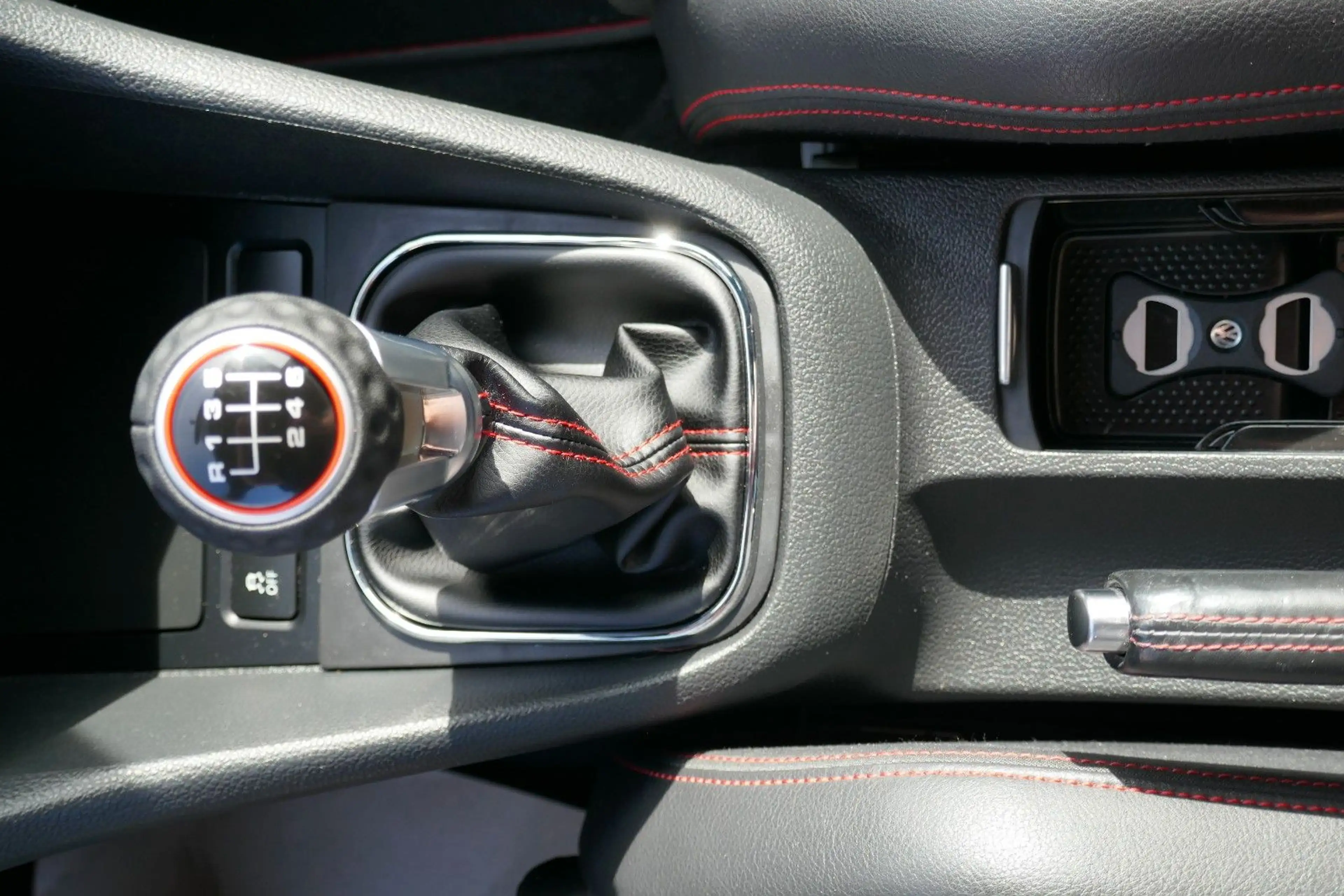 Volkswagen Golf VI GTI adidas Schiebedach/Navi/Alarm — photo 15